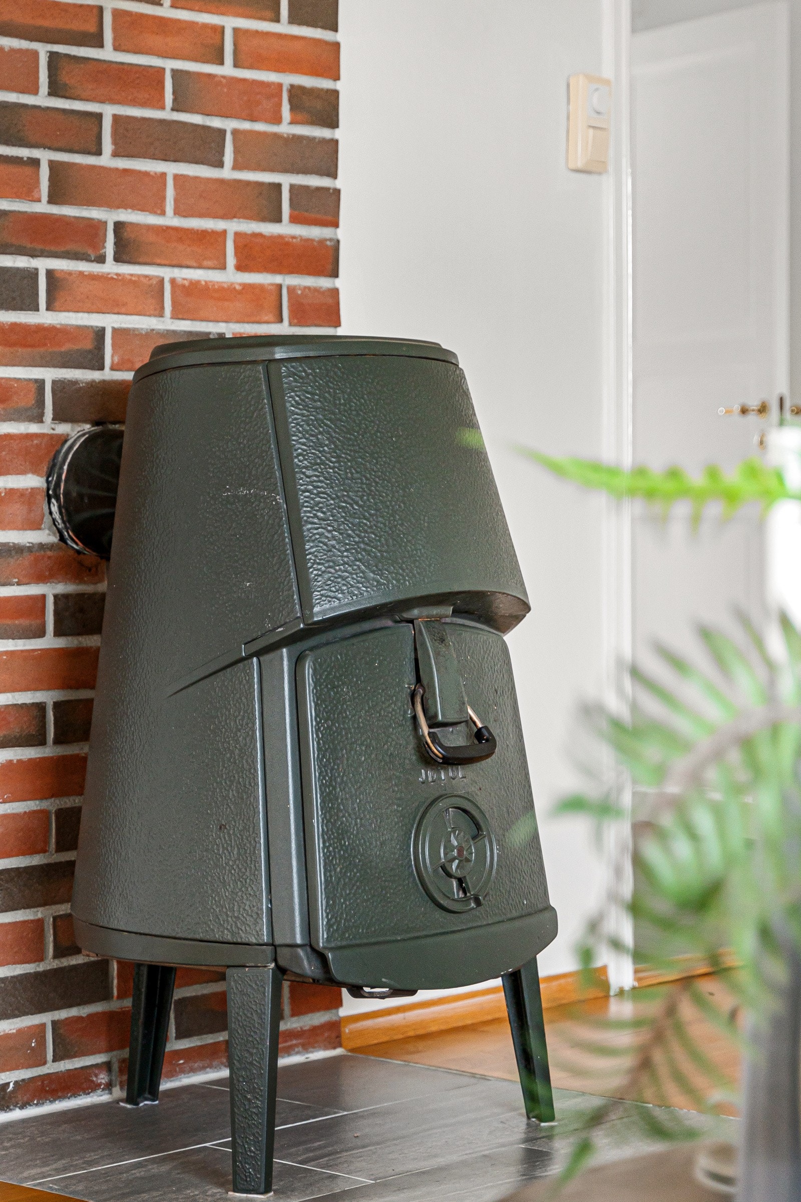 Peisovn i stue. Galleribilde