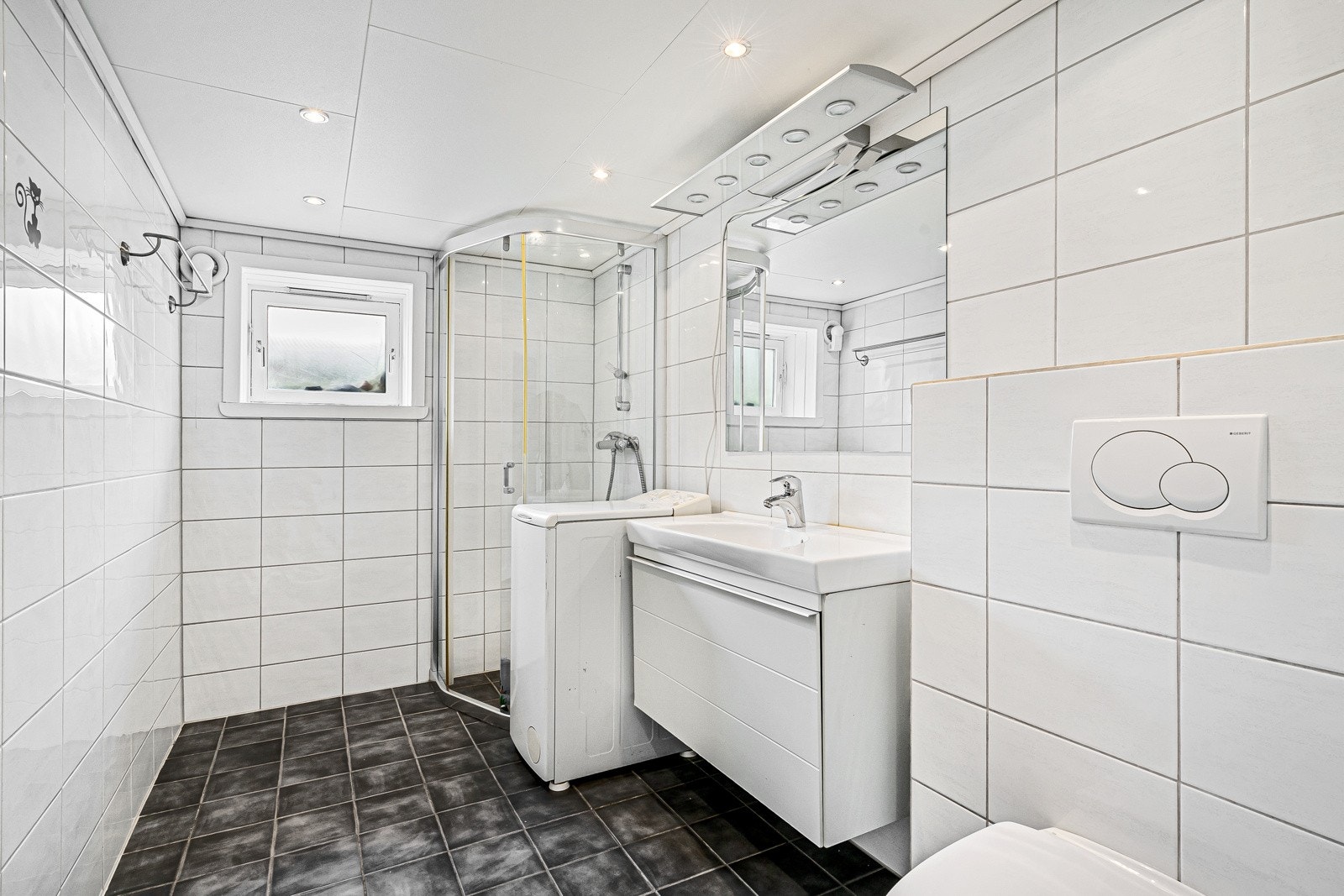 Flislagt bad i underetasjen. (Ikke godkjent). Galleribilde