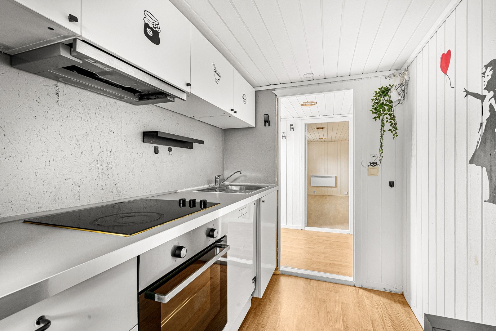 Nåværende eier har innredet deler av u.etg med utleieformål (Ikke godkjent). Galleribilde