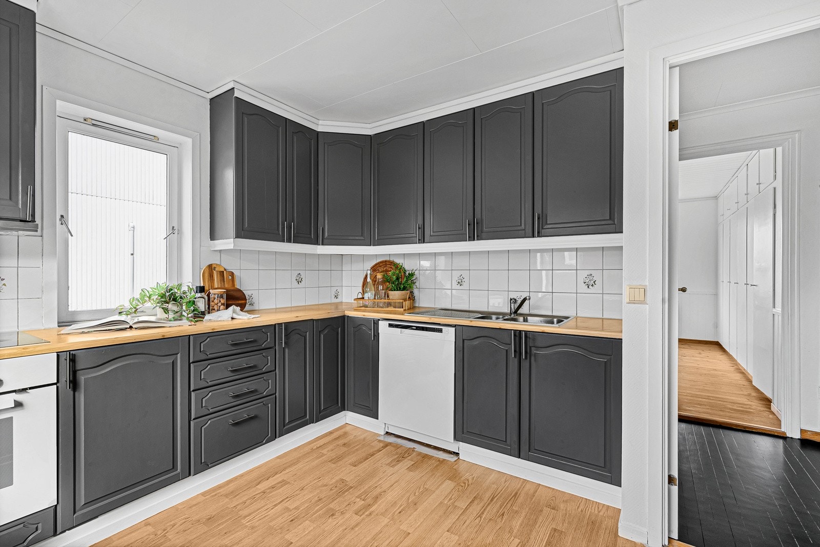 Alle hvitevarer medfølger handelen. Galleribilde