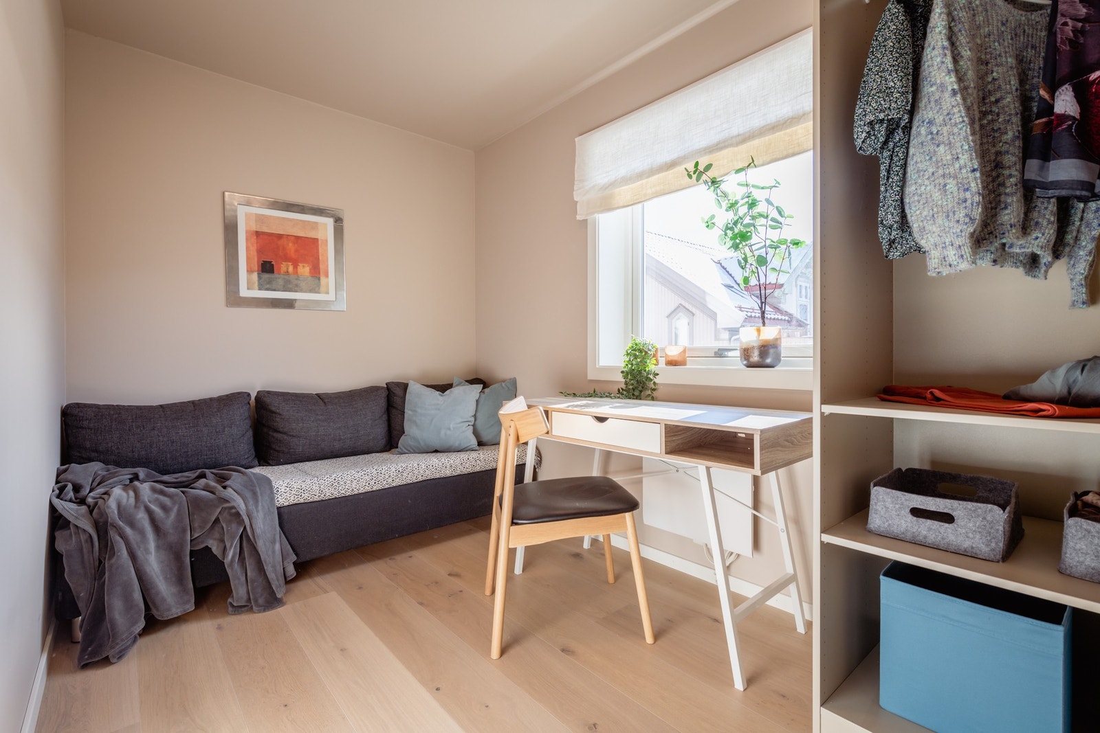 Soverom nr. 2, også utstyrt med garderobeskap. Galleribilde