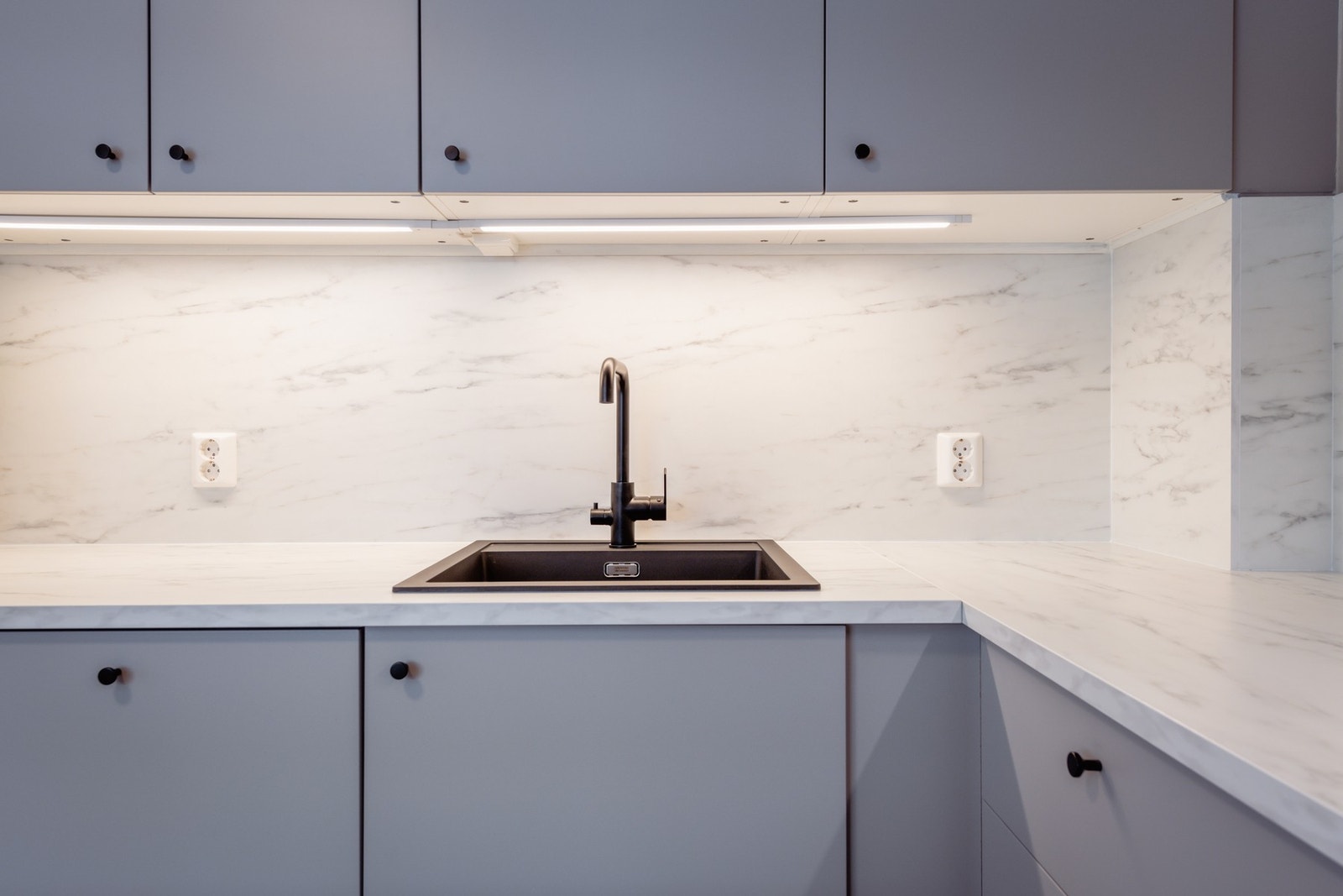 Leiligheten har nytt kjøkken og integrerte hvitevarer. Galleribilde