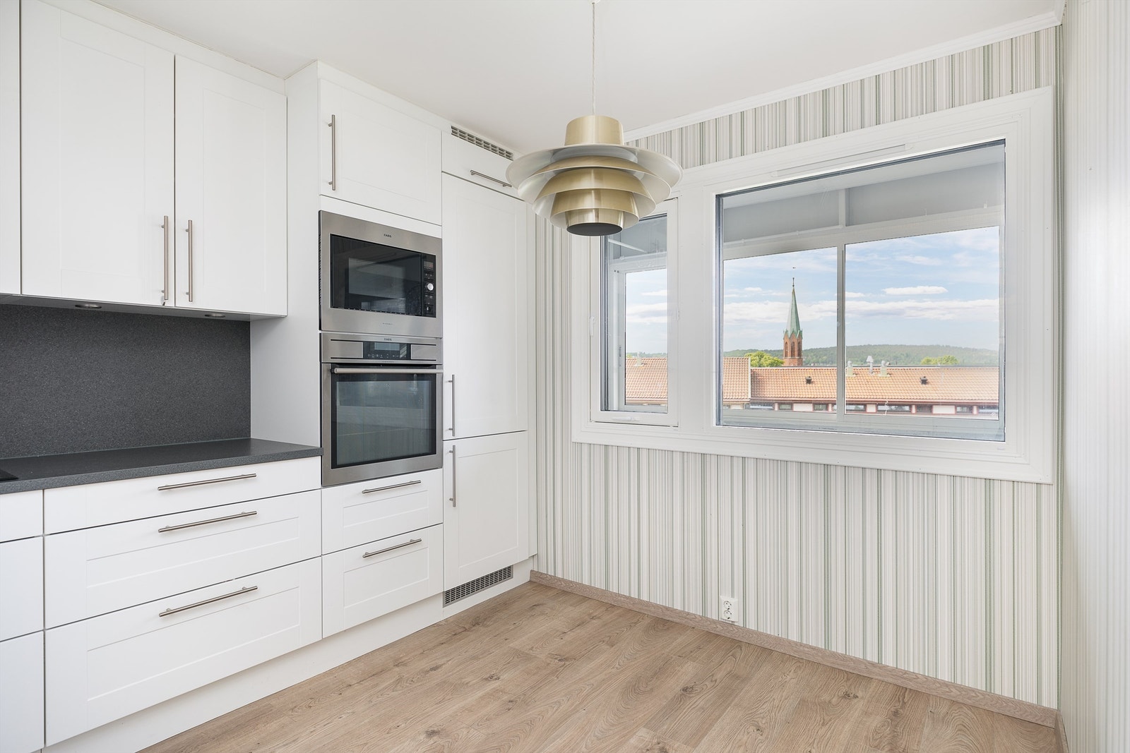 Kjøkkenet ble oppgradert med ny innredning mellom 2015 og 2016, og rommer i tillegg et mindre frokostbord. Galleribilde