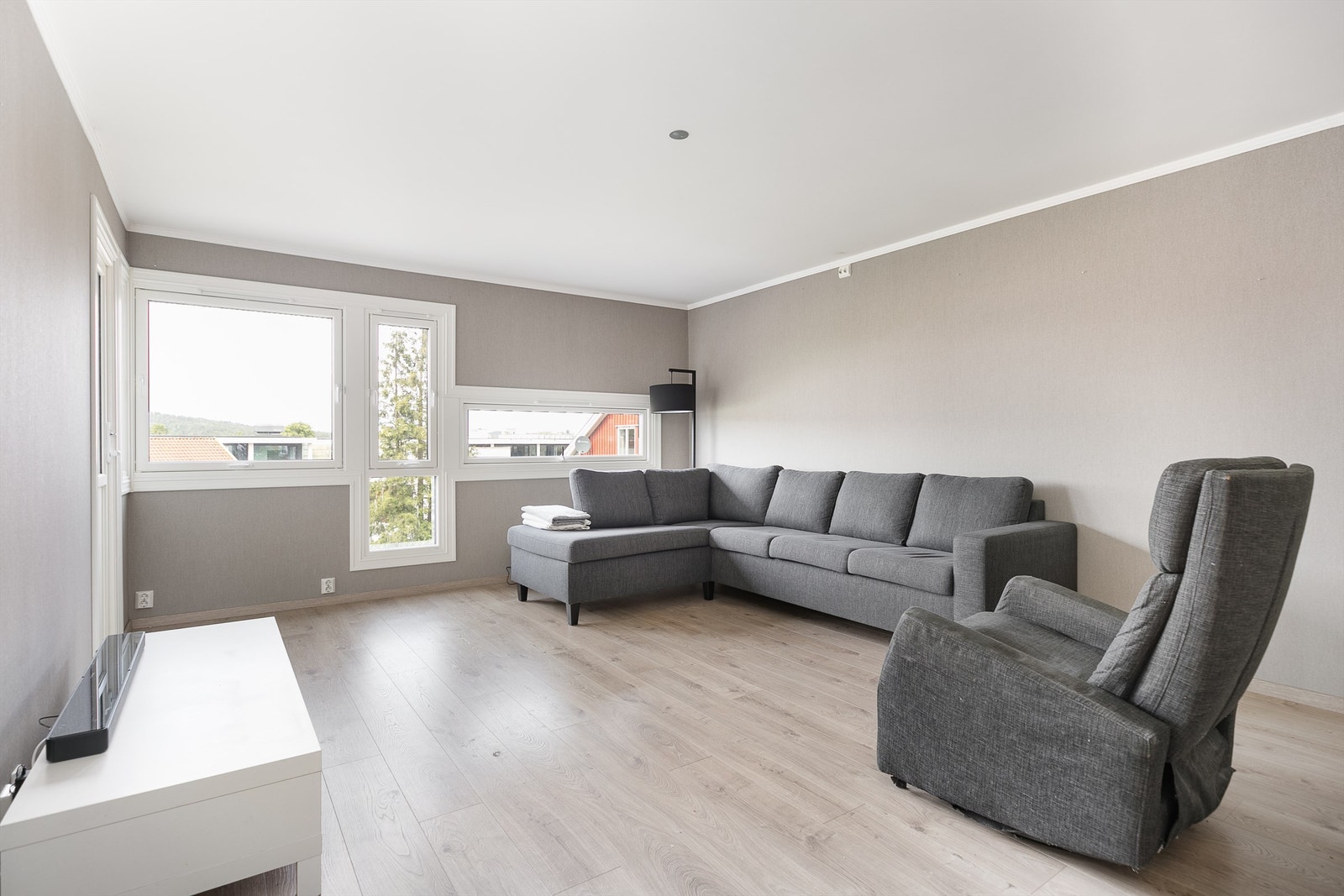 Leiligheten har velholdt standard etter omfattende oppussing utført mellom 2015 og 2016. Galleribilde