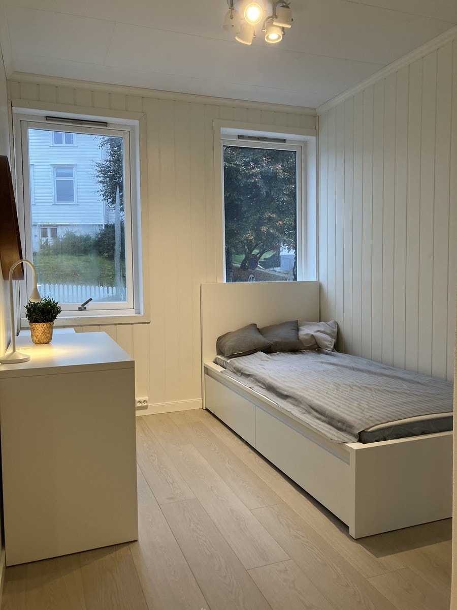 Rom 2 kr 7000,- inkludert alt (også strøm og internett) Galleribilde