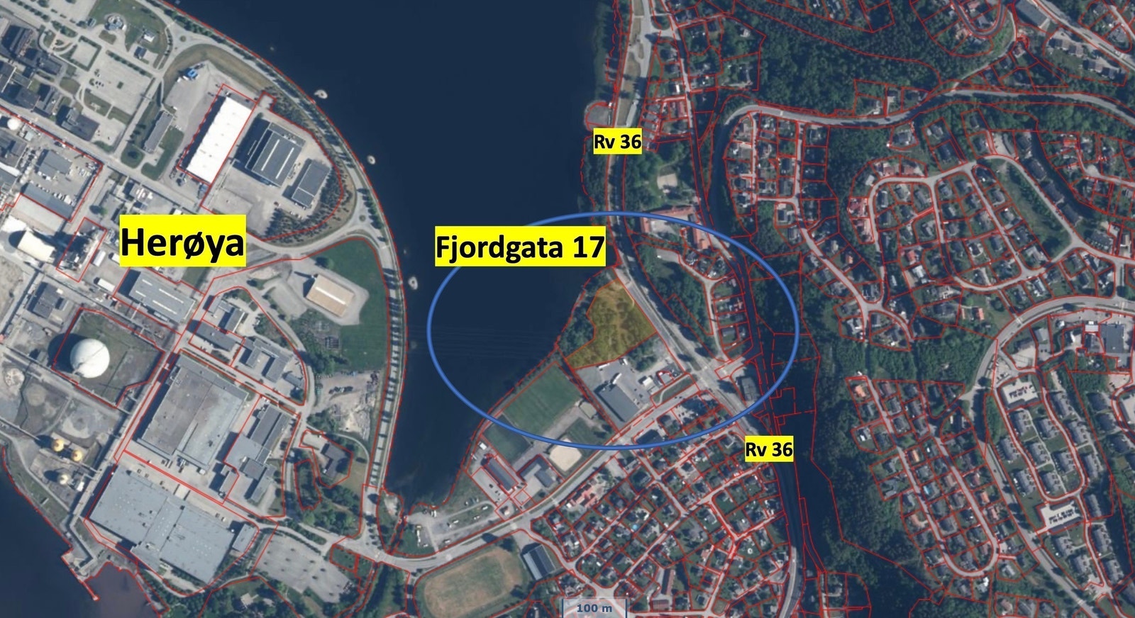 Ligger like ved innkjøringen til Herøya, hvor det i dag er 80 bedrifter og 2500 ansatte. Galleribilde