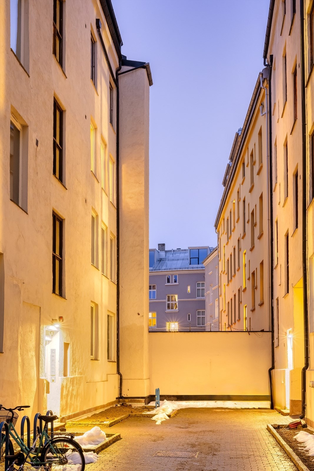 Bakgård/inngangsparti Galleribilde