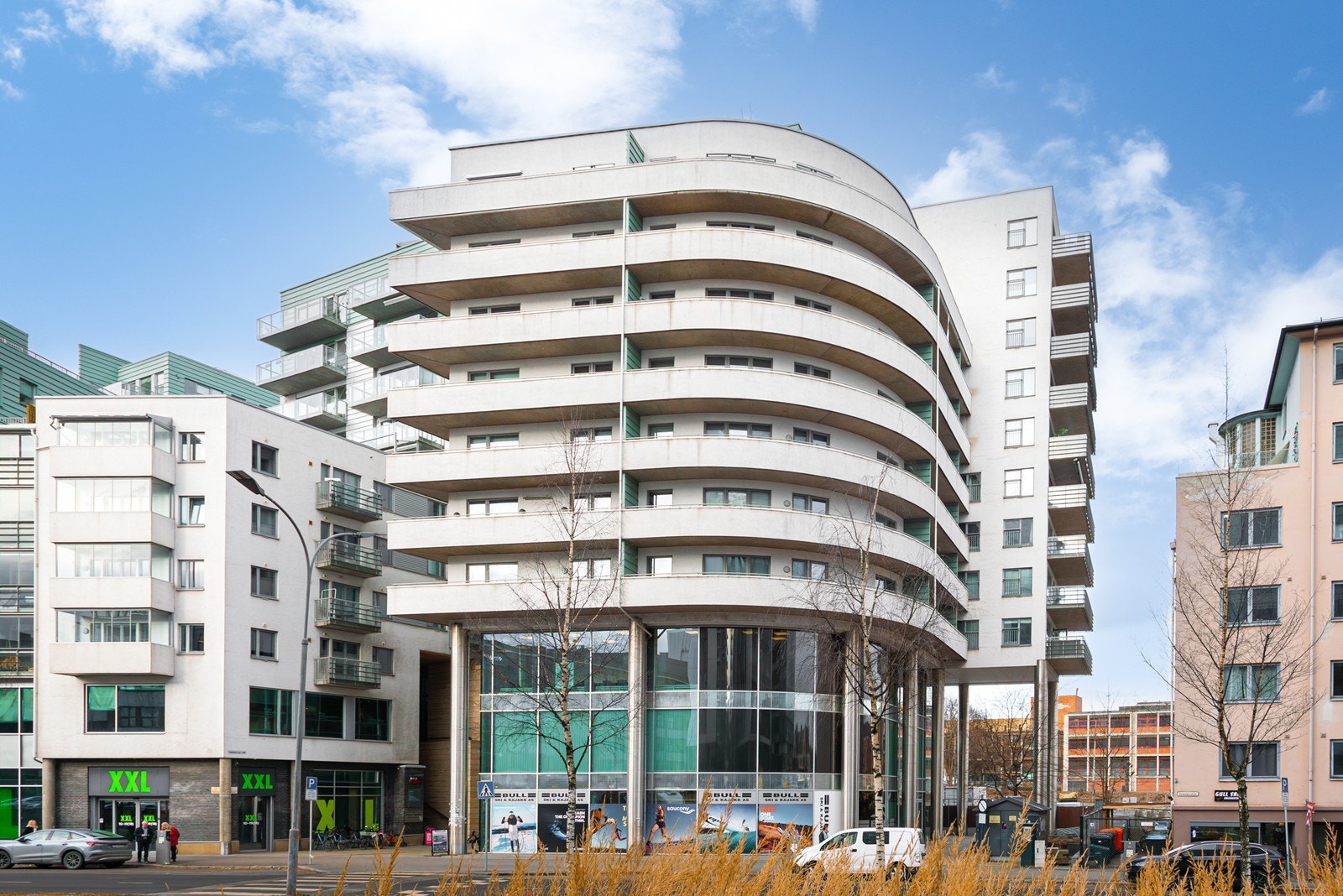 Etterspurt beliggenhet med "alt" utenfor døren. Colosseum senter, Majorstuen st., Frognerparken og Bogstadveien ligger rett ved Galleribilde