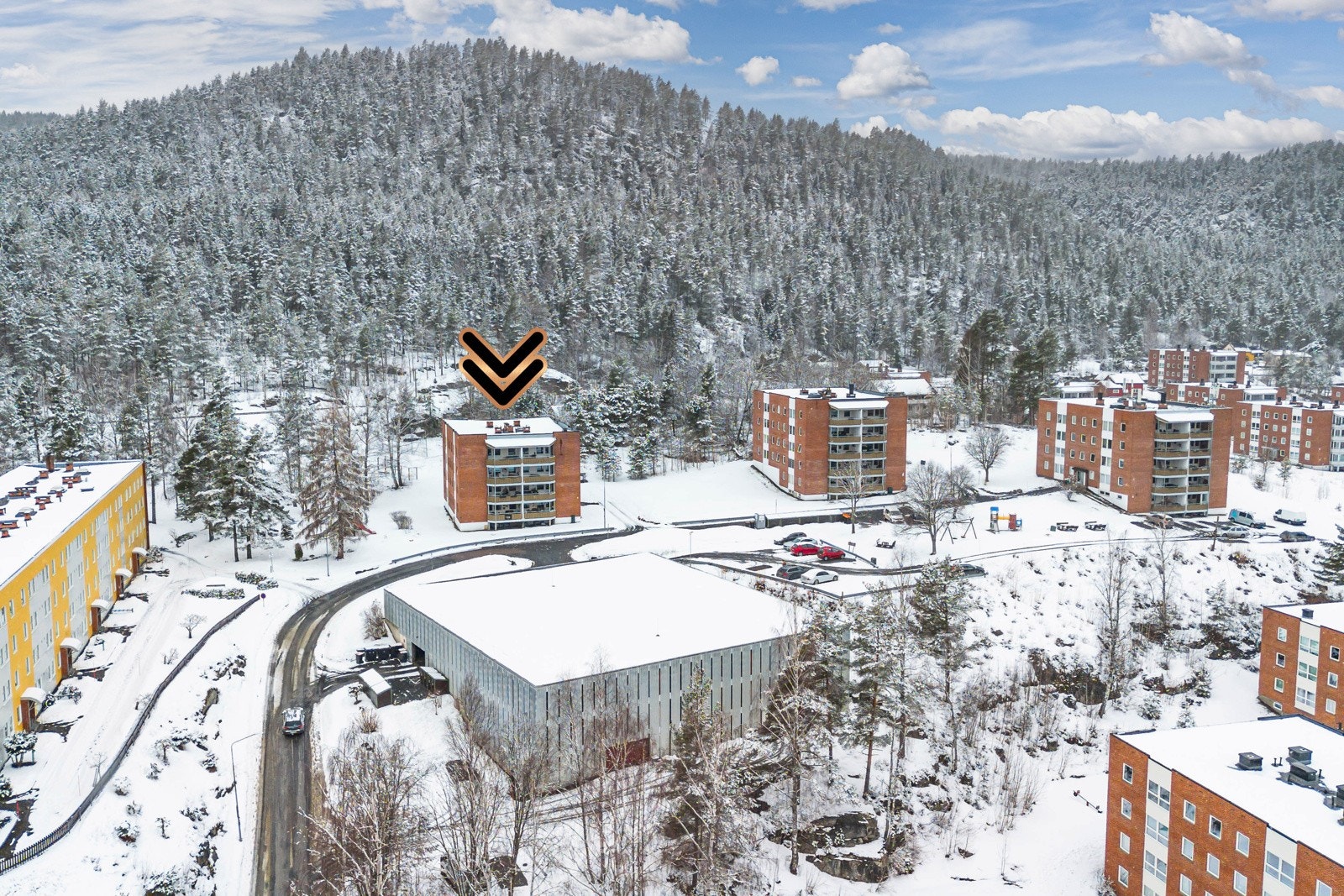 Boligen har en god beliggenhet med kort vei til det meste, inkludert sentrum og marka. Galleribilde