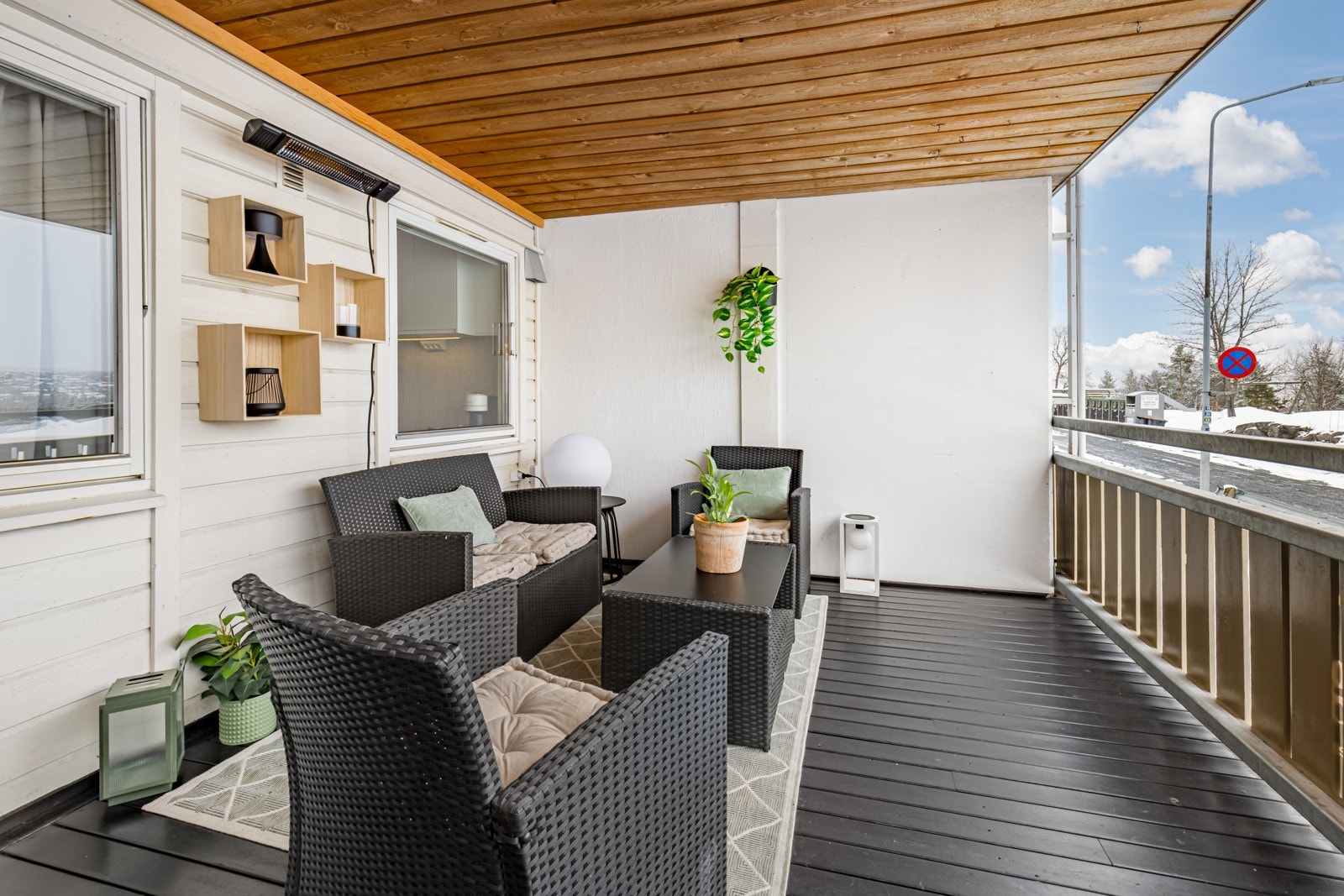 Flott sted å tilbringe late sommerdager for både avslapning og middager i varmen. Galleribilde