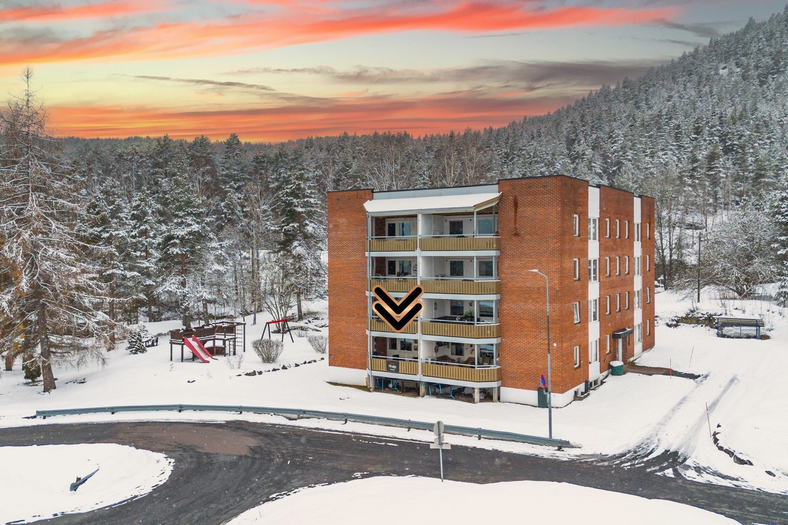 Oppgradert 3-roms i høy 1.etasje med enkel adkomst. Galleribilde