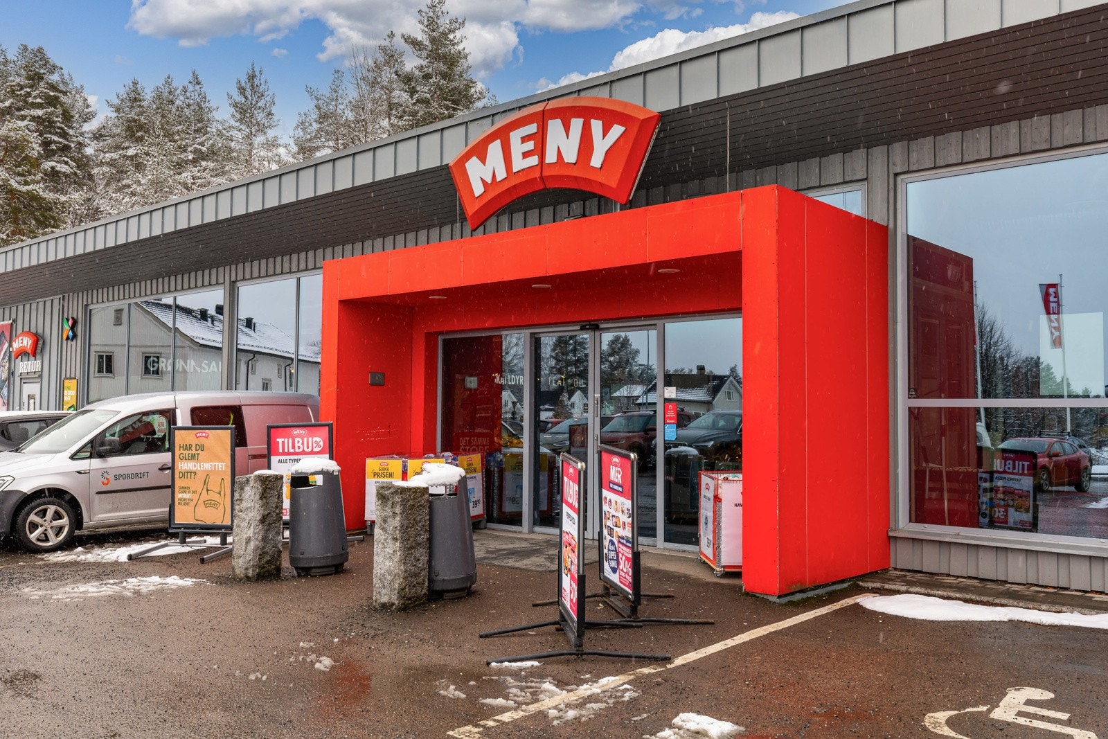 Meny er en kort spasertur eller biltur unna. Galleribilde