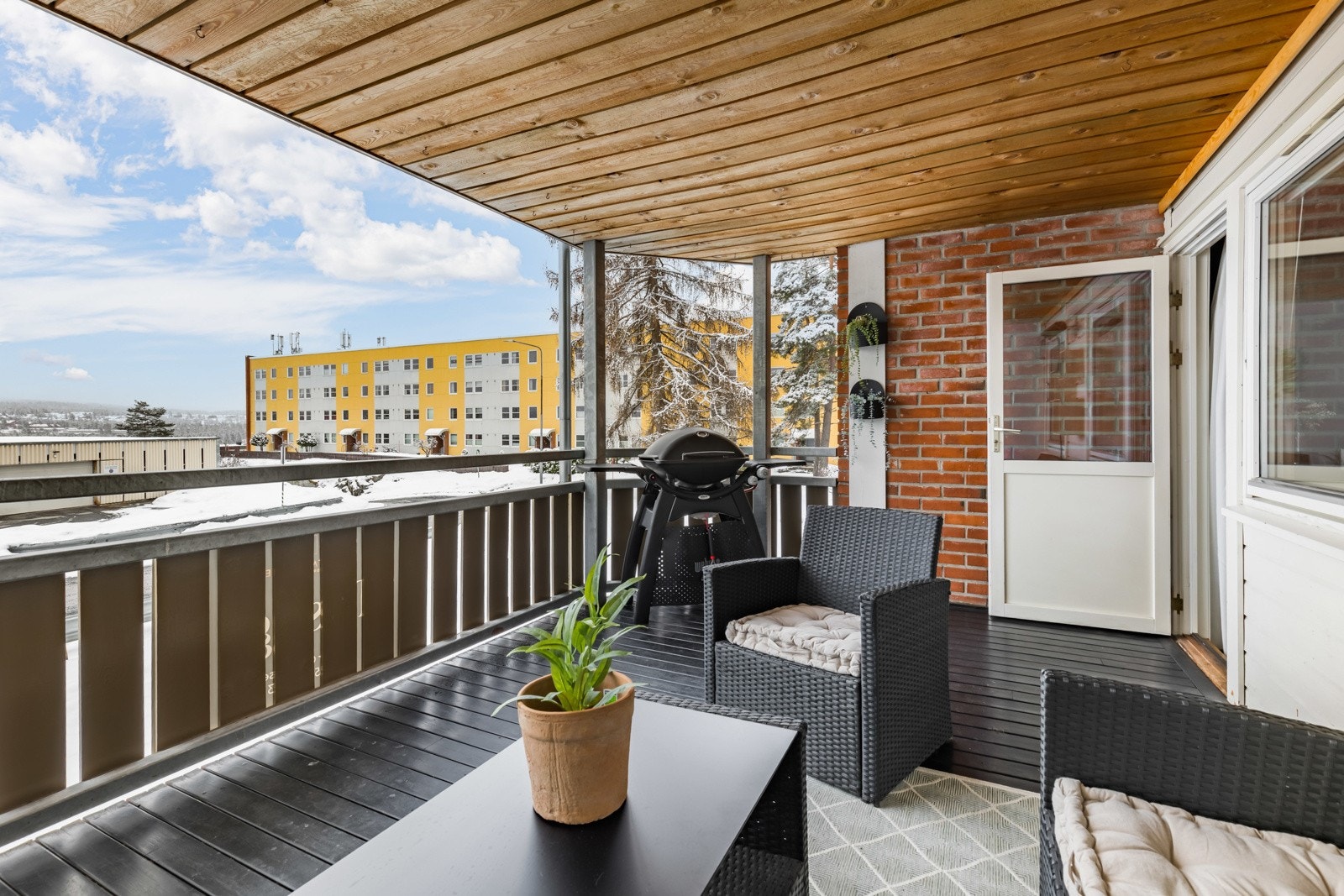 Stuen er romslig og kan enkelt innredess. Galleribilde