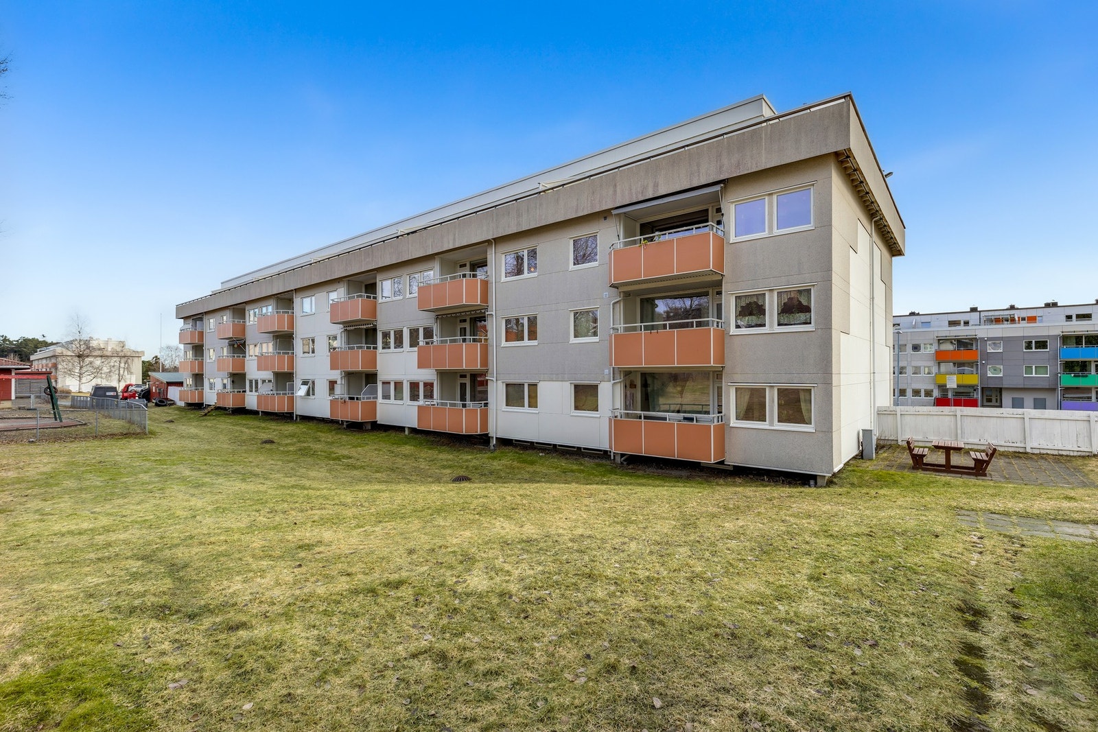 Leiligheten har ypperlig beliggenhet i byggets 2. etasje. Galleribilde