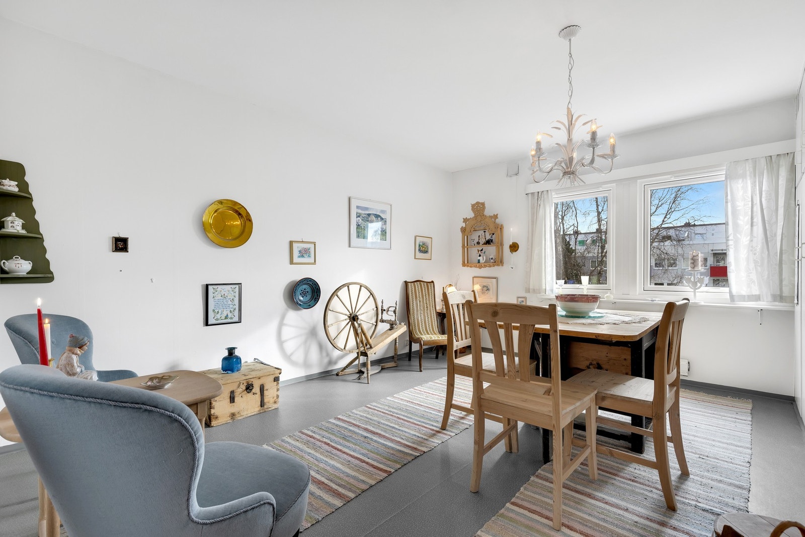 Begge soverommene er svært romslige og luftige. Galleribilde