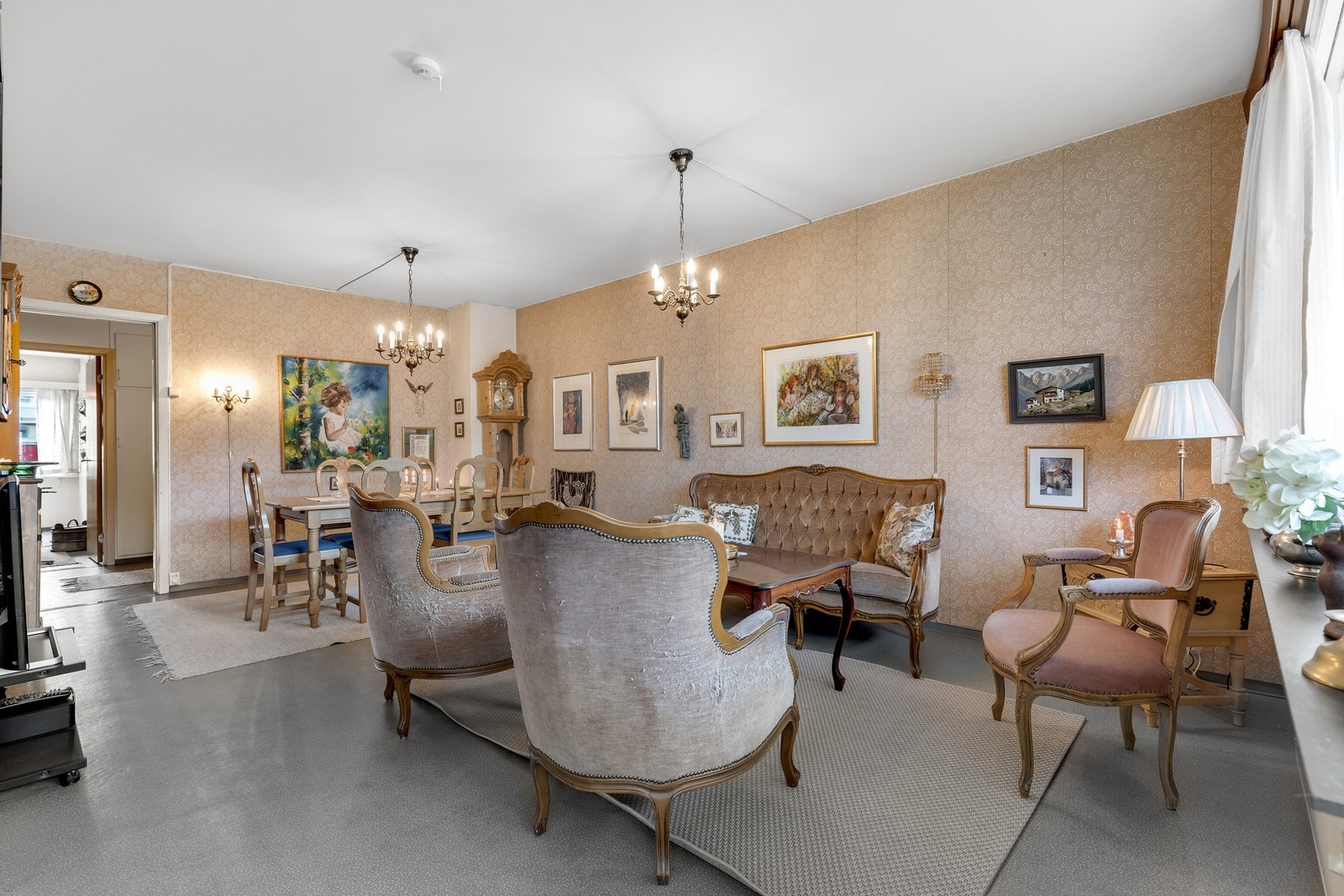 Leiligheten har en god planløsning på 81 kvm, og er et meget godt utgangspunkt for å skape sin drømmeleilighet. Galleribilde