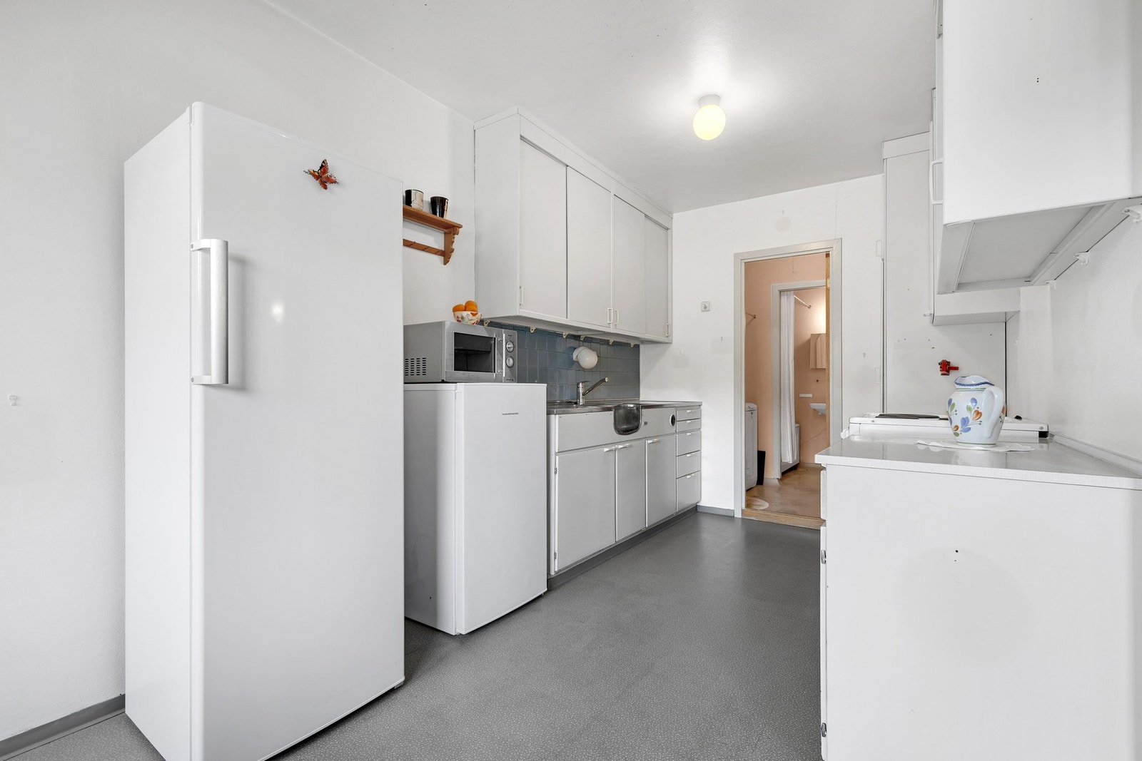 Romslig kjøkken med flere utformingsmuligheter. Galleribilde