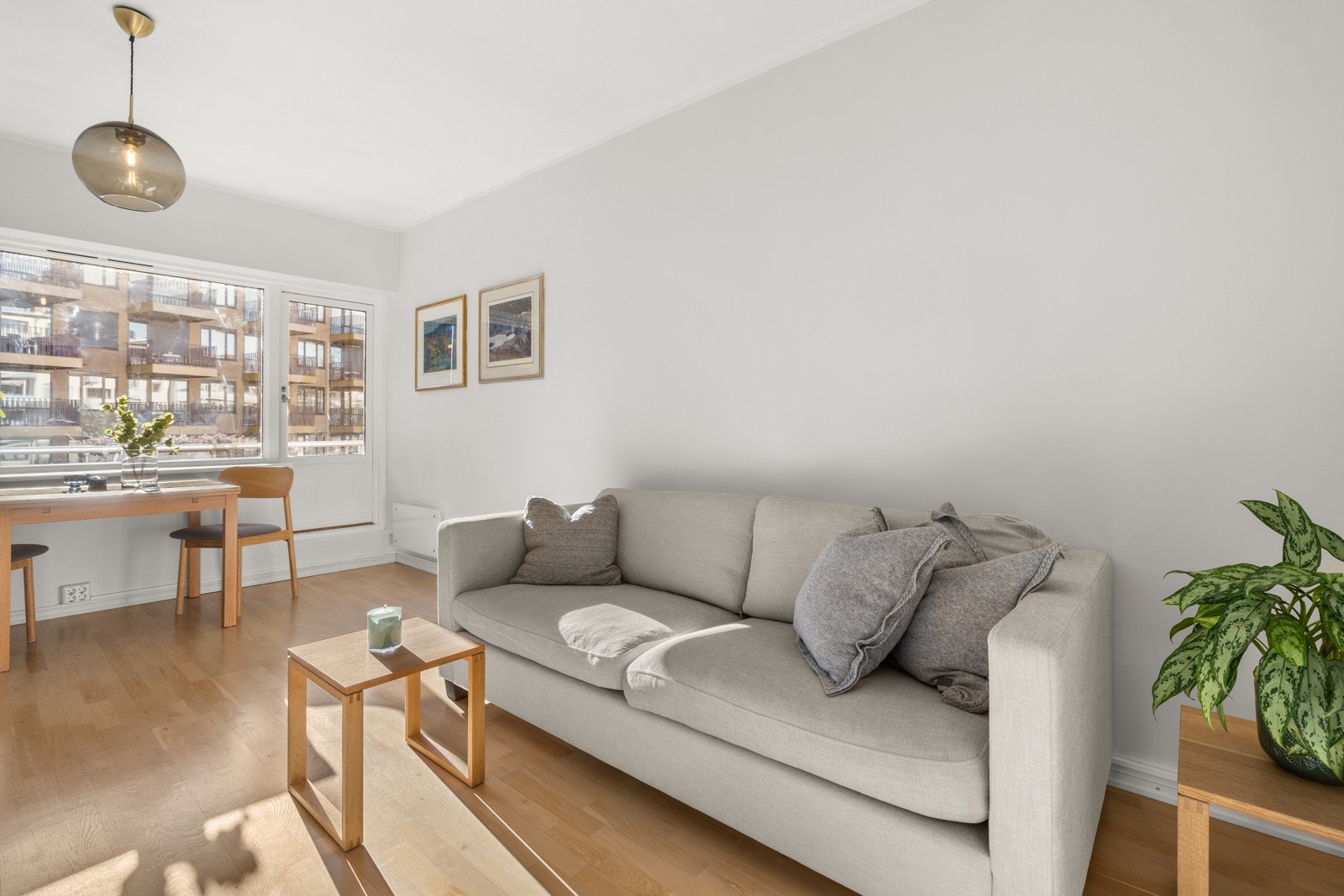 Sentral og praktisk 2-roms selveier med balkong, god standard og praktisk planløsning. Galleribilde