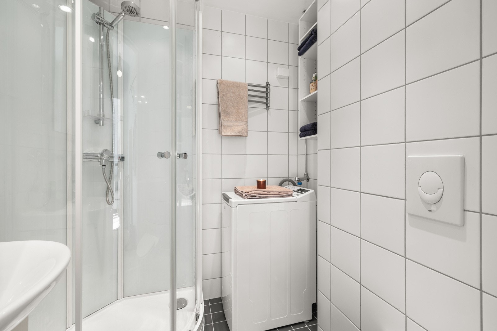 Badet har opplegg for vaskemaskin. Galleribilde