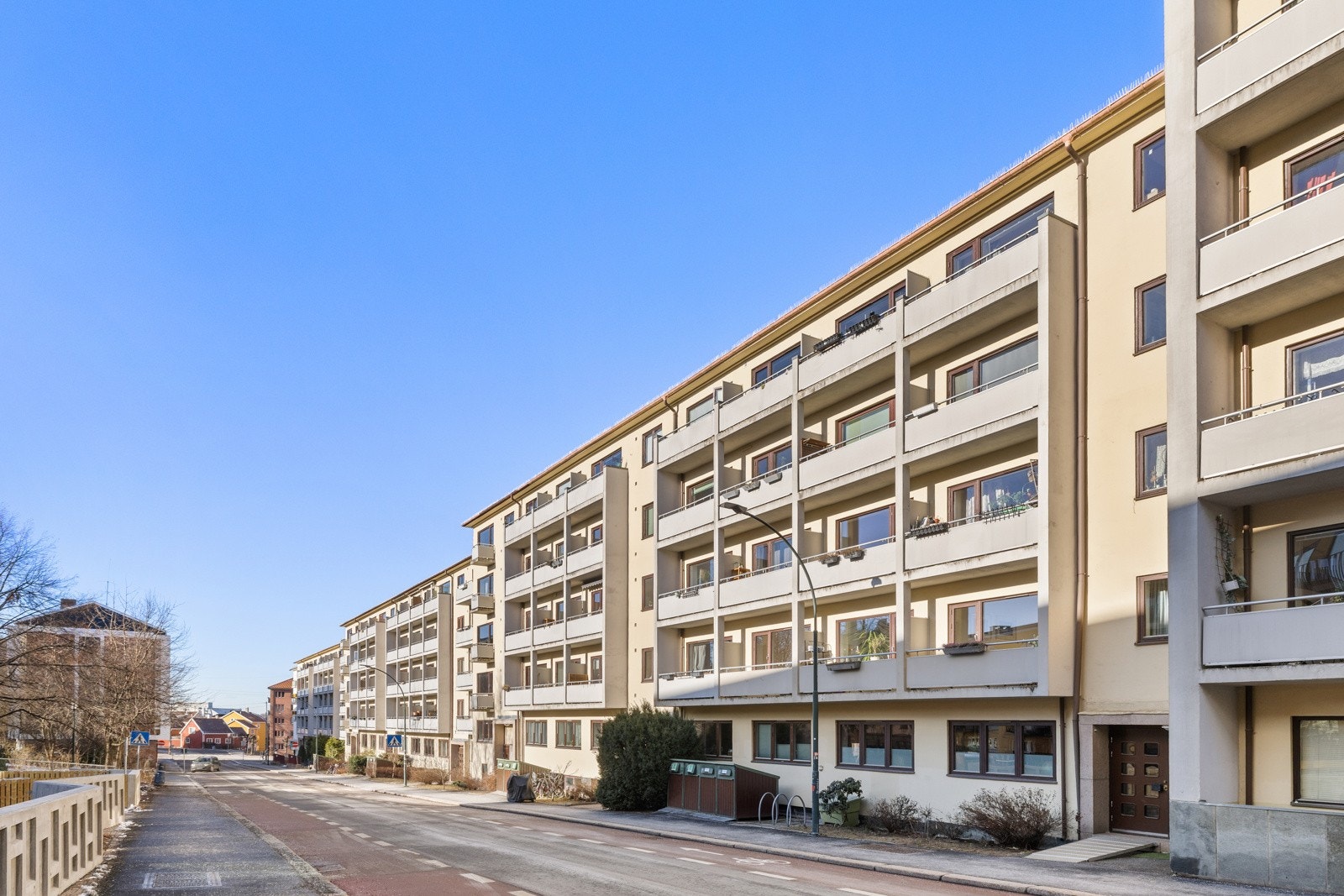 Sentralt midt mellom Grünerløkka og Storo med alt av servicetilbud rett utenfor døren. Galleribilde