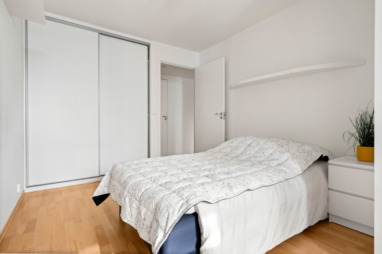 Boligens ventilasjonssystem er tilknyttet mekanisk avtrekk. Galleribilde
