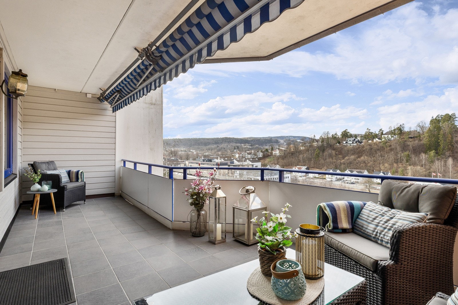 Velkommen til Lychesvingen 20 - En romslig og lys terrasseleilighet med en tilbaketrukket og ettertraktet beliggenhet i Sandvika. Galleribilde