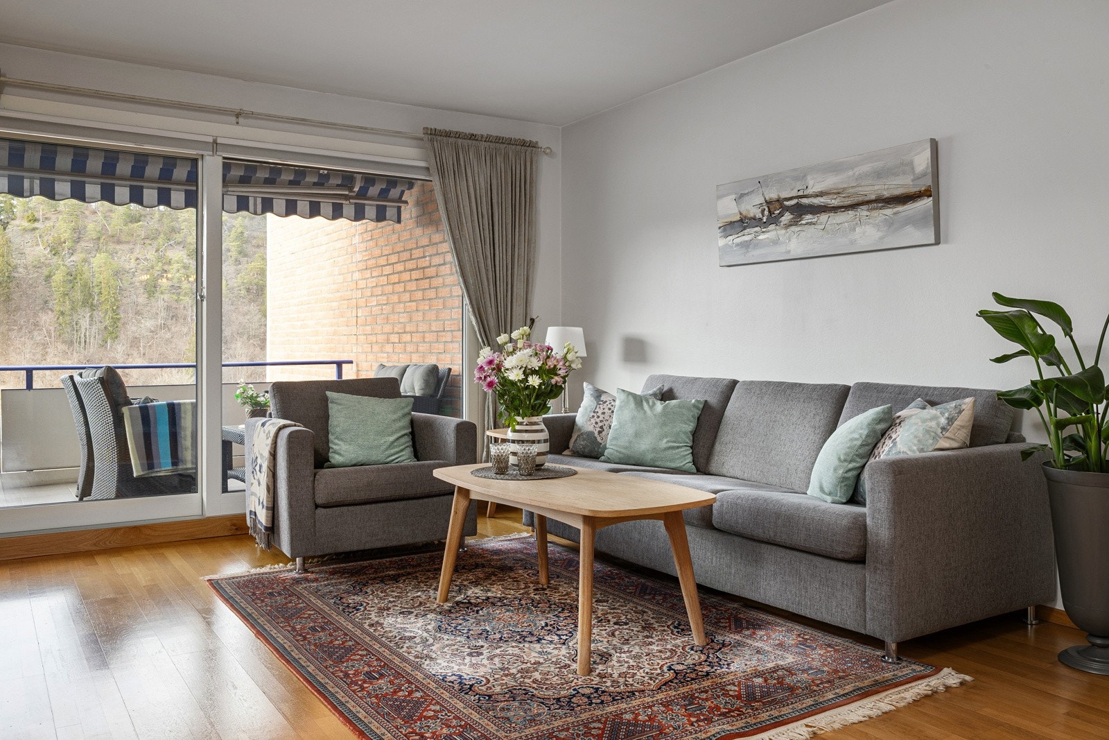 Fra stuen er det utgang til en nordvestvendt balkong på 15 kvm. Galleribilde