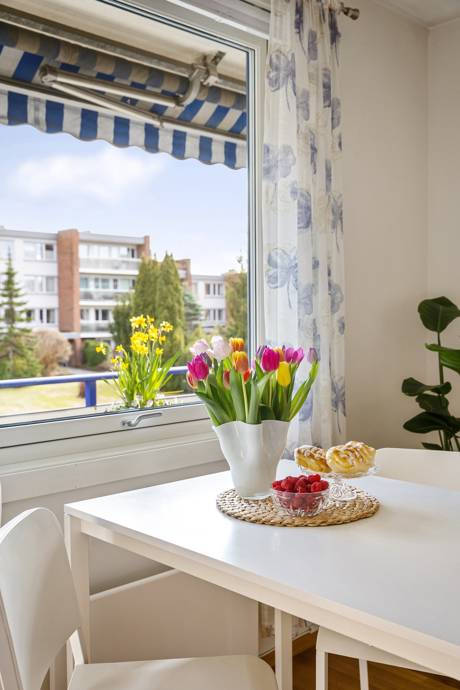 På kjøkkenet er det også plass til et spisebord. Galleribilde