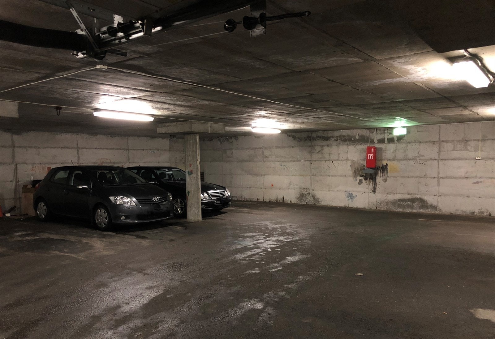 Fast plass i felles garasjeanlegg (plassnr. 12, el-bil lader montert) nedenfor blokk nr. 46 Galleribilde