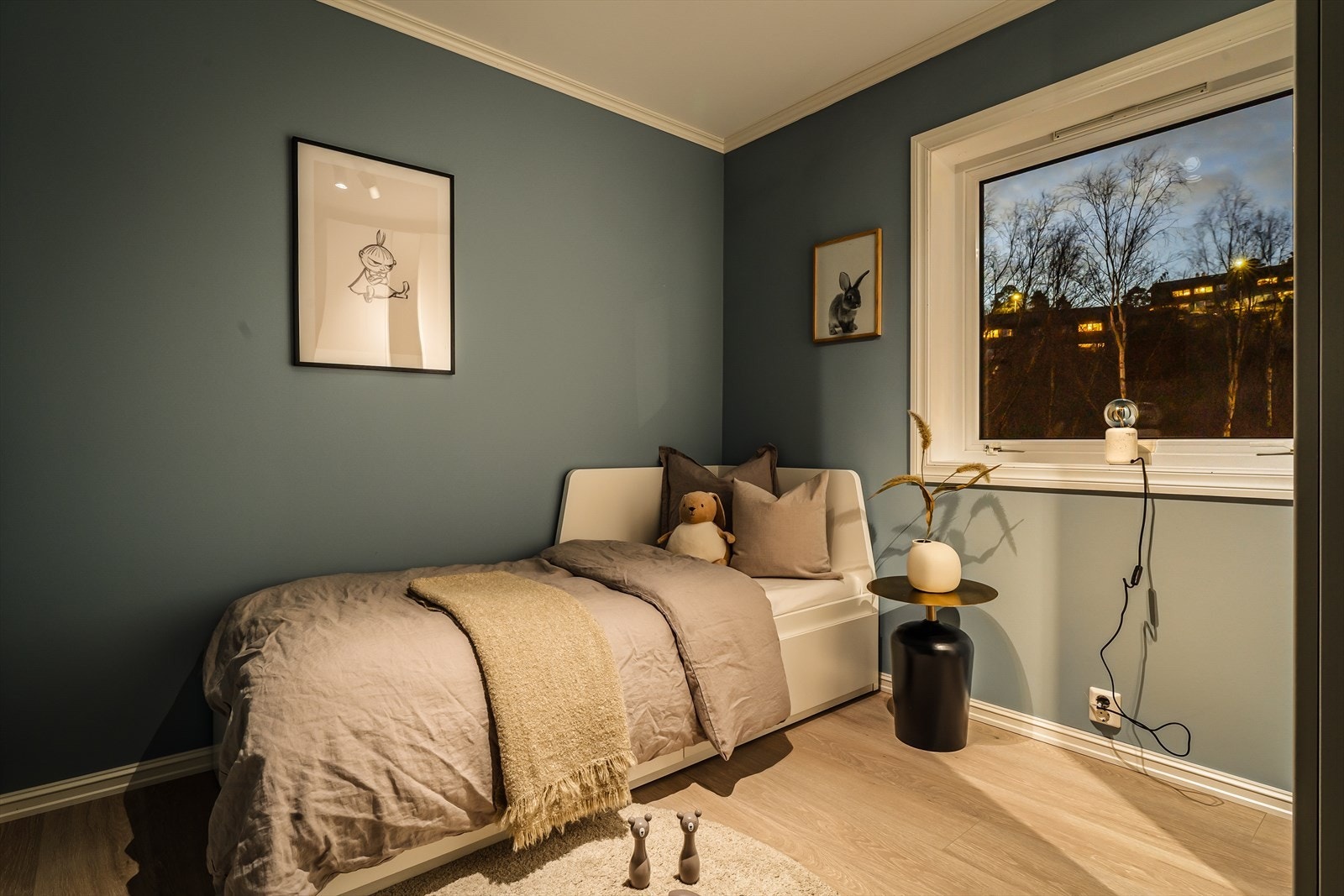 De to andre soverommene måler henholdsvis 7,47 m² og 7,80 m², og egner seg utmerket både som barnerom, gjesterom eller hjemmekontor Galleribilde