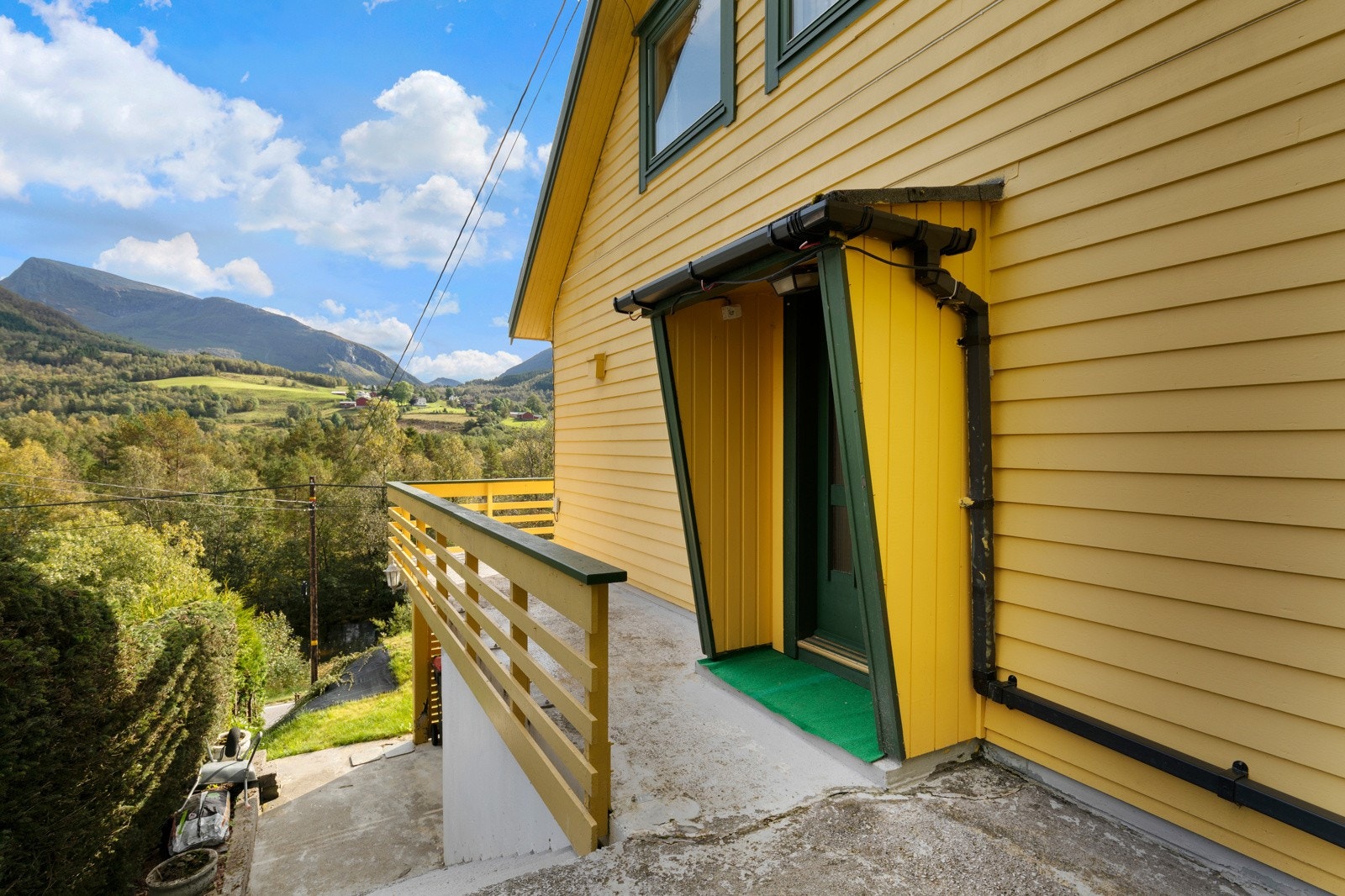 Terrasse ved inngangsparti. Galleribilde