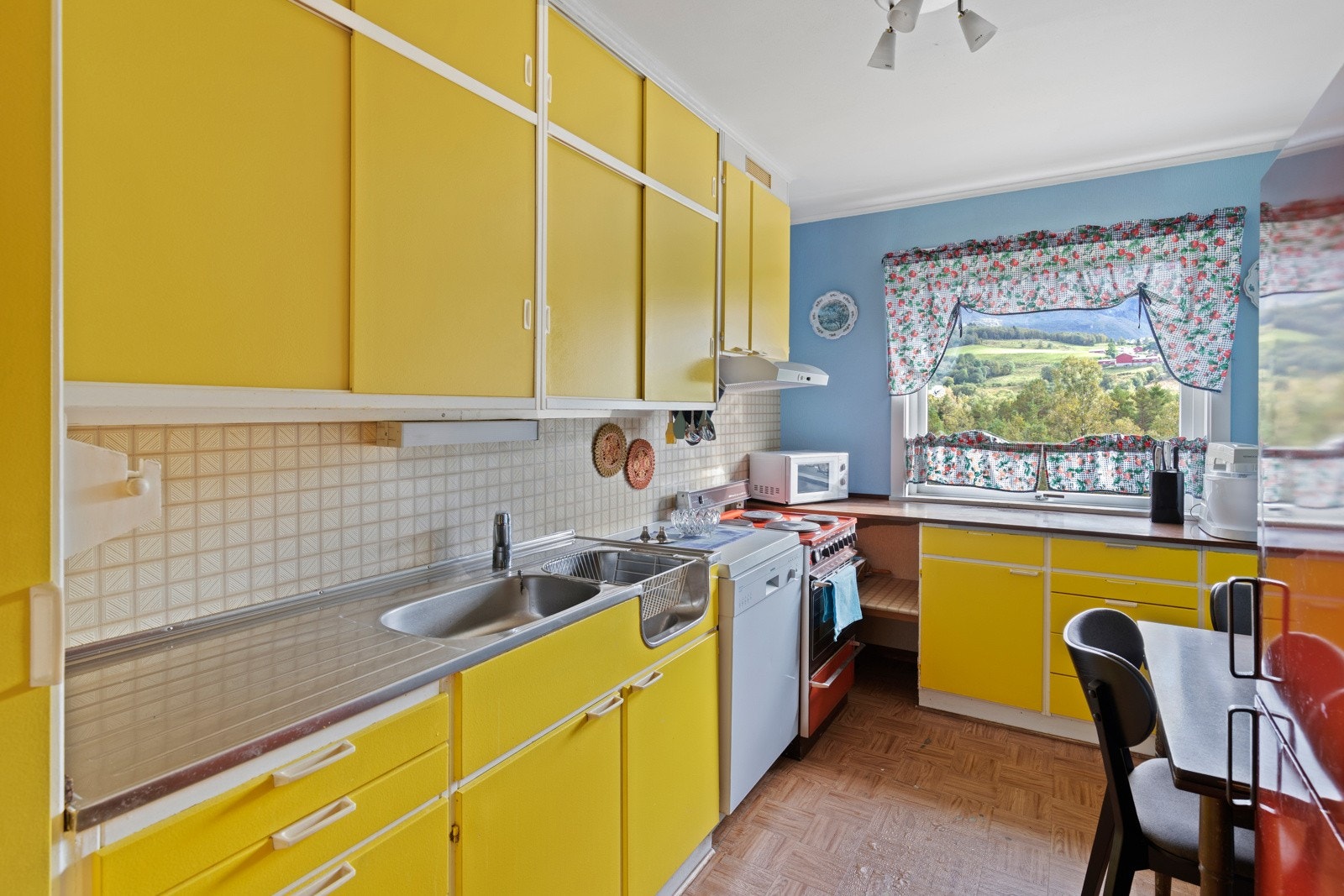 Hvitevarer medfølger ved handel. Galleribilde