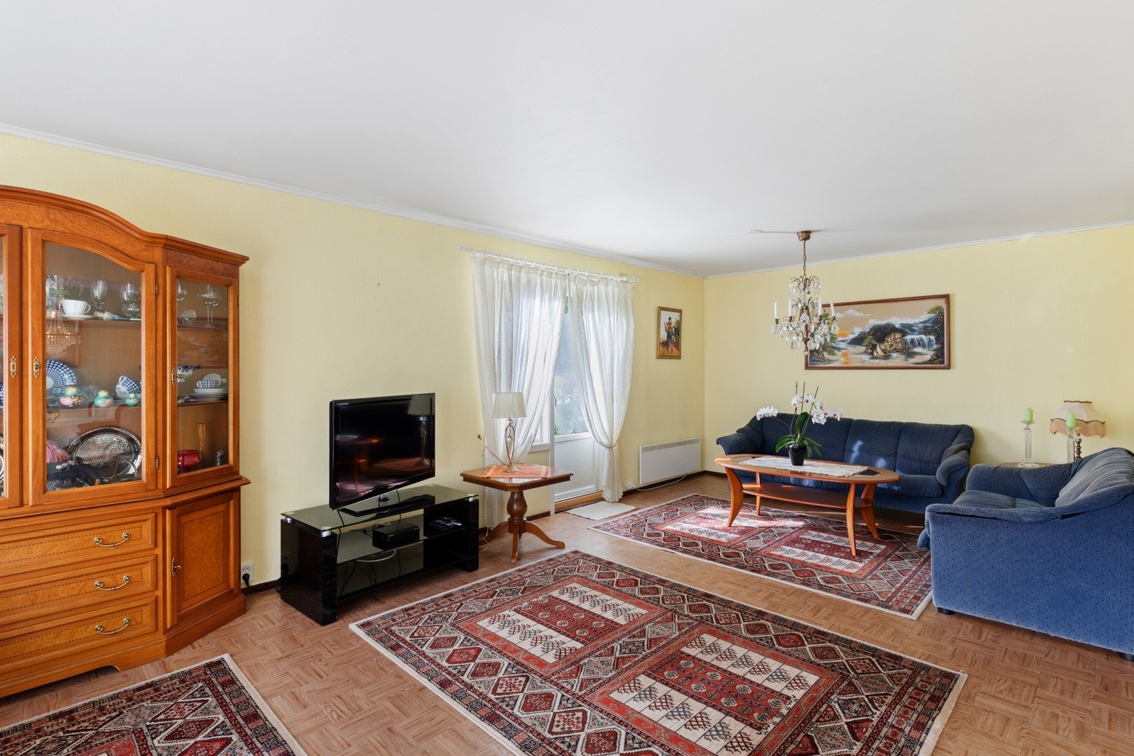 Fra stue er det utgang til terrasse mot vest. Galleribilde