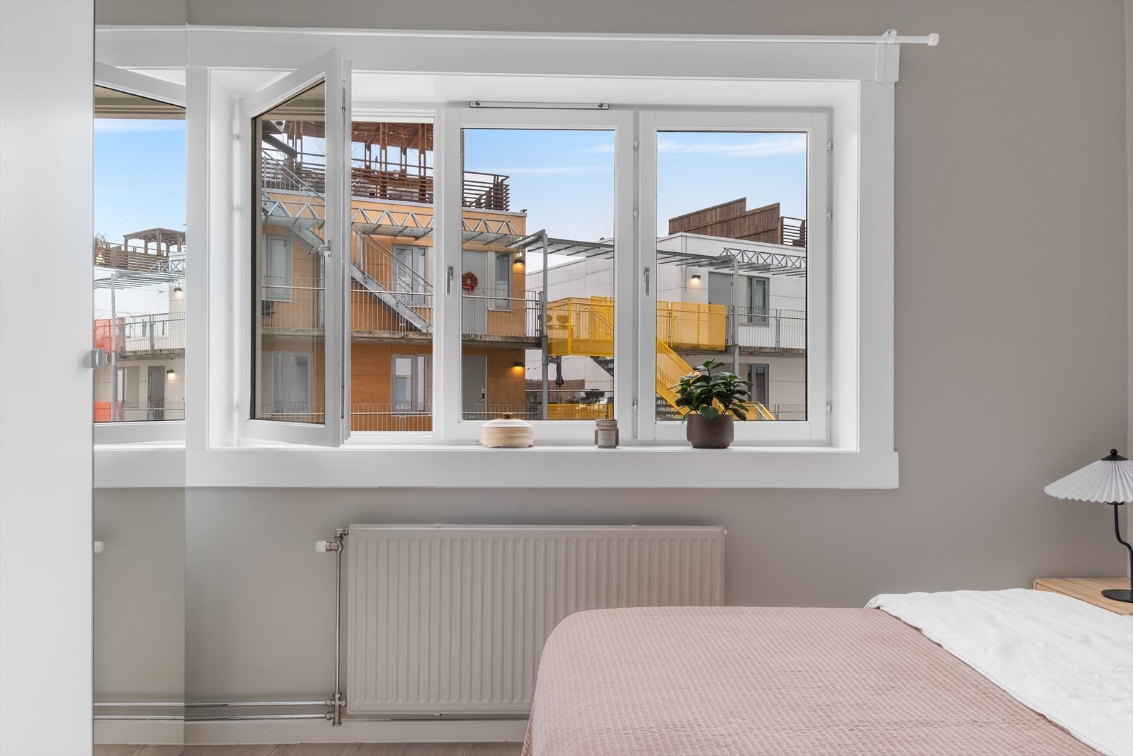 Soverommet vender mot indre gårdsrom. Galleribilde