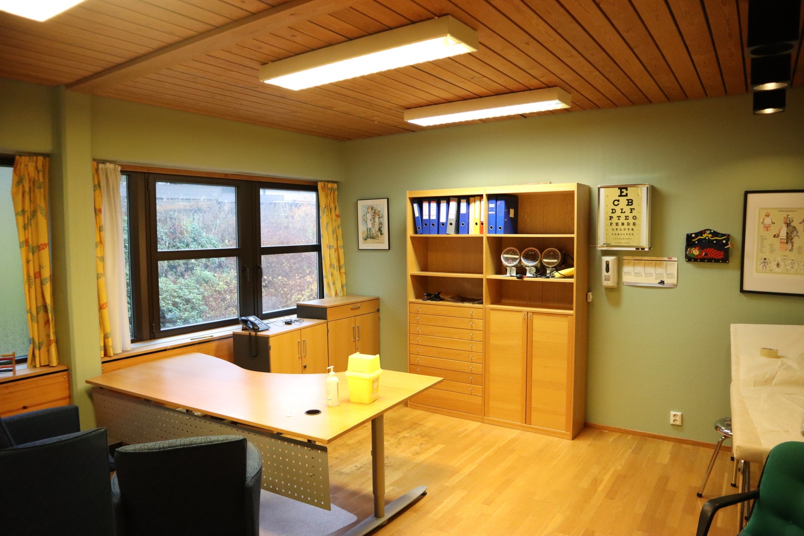 Legekontor blir ledig, huseier kan bidra ved renovering av lokalene. Galleribilde