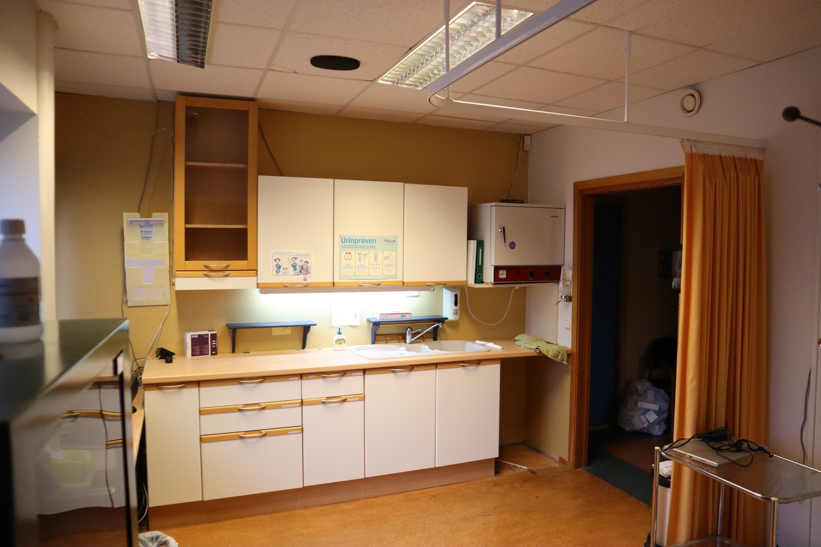 Legekontor blir ledig, huseier kan bidra ved renovering av lokalene. Galleribilde
