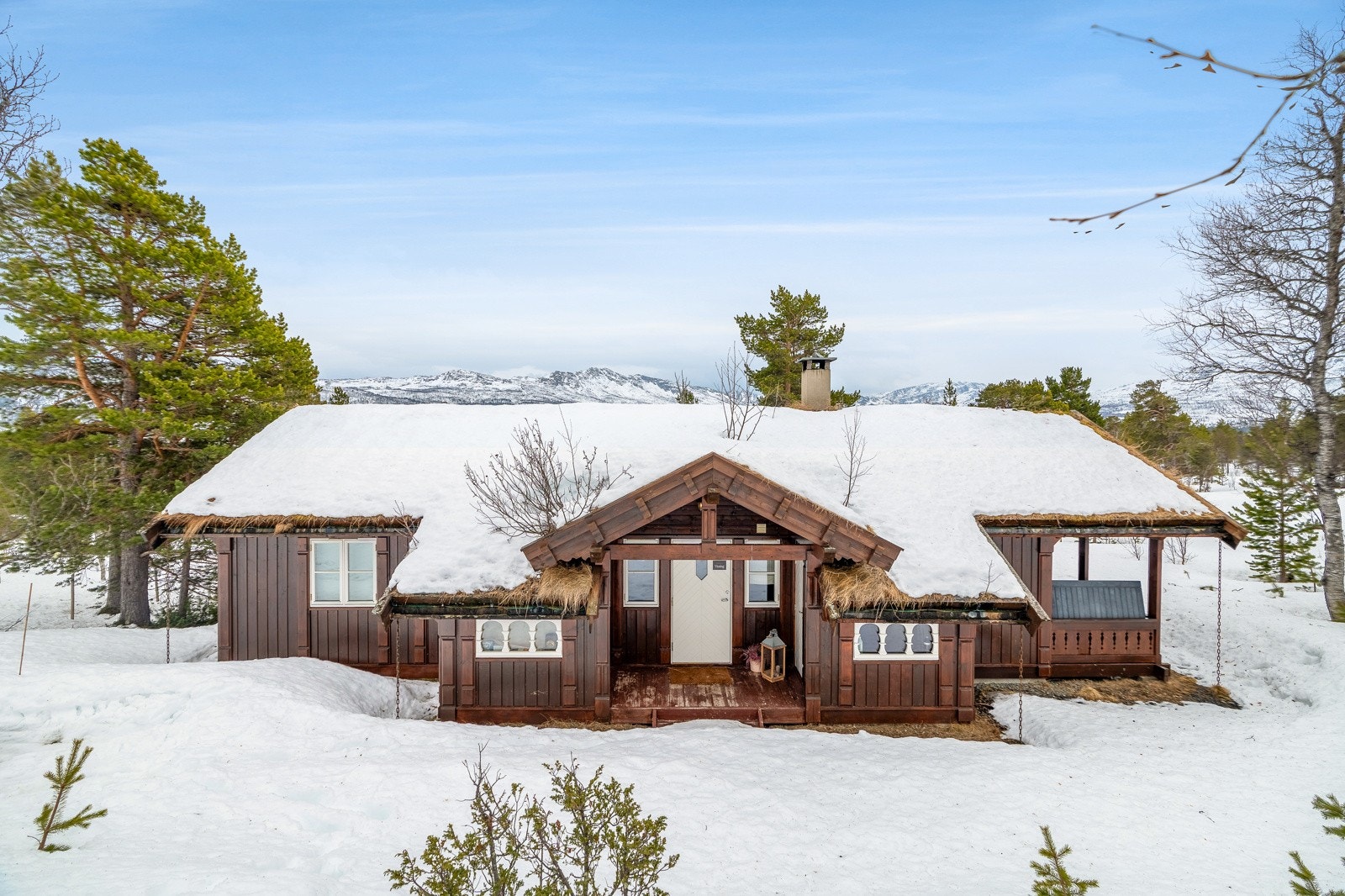 Hytta ble bygget i 2008 og det er gode parkeringsmuligheter på egen tomt. Galleribilde