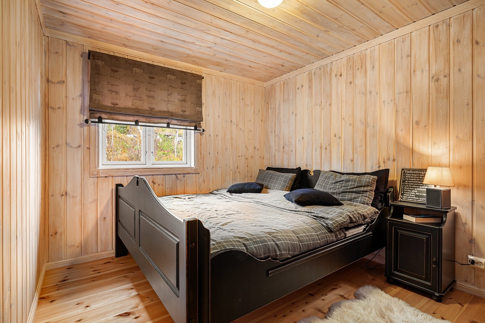 Hytta har tre gode soverom som ligger i samme fløy. Galleribilde