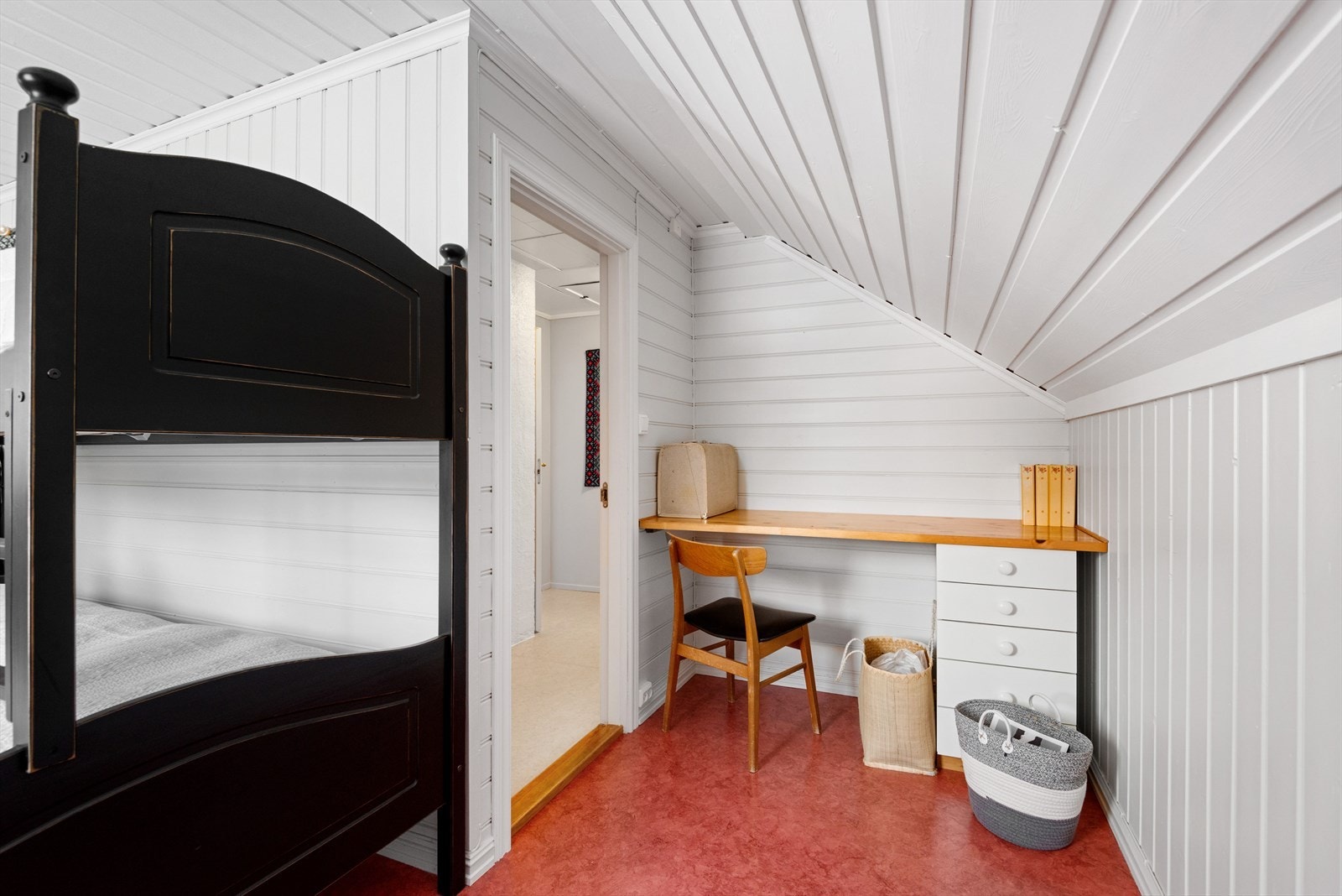 Rommet gir også plass til skrivebord. Galleribilde