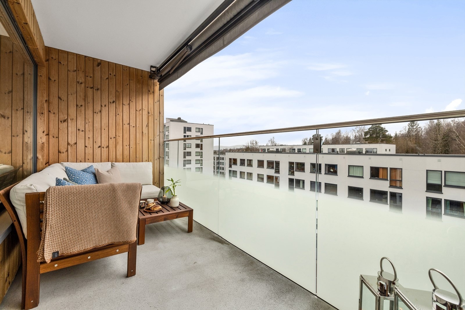 Pent oppusset 2-roms leilighet i 6. etasje med vestvendt balkong og meget gode lys- og solforhold Galleribilde