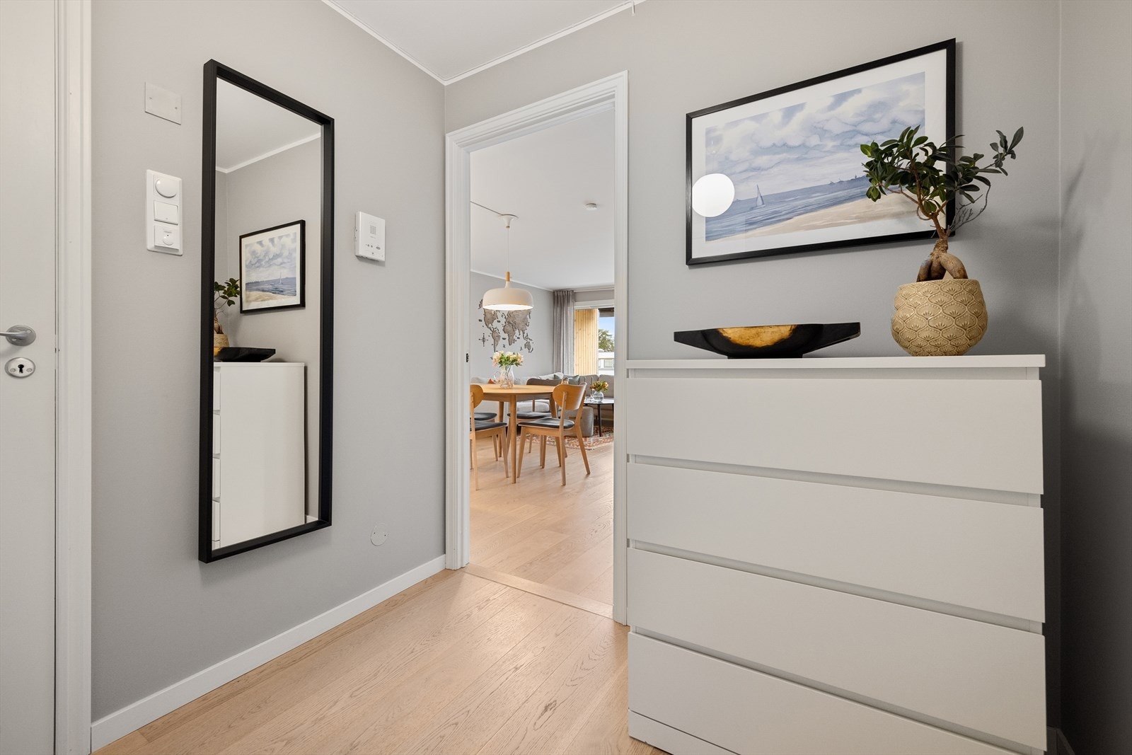 Leiligheten har en fin beliggenhet i byggets 6. etasje med heisadkomst til leilighetsplan Galleribilde