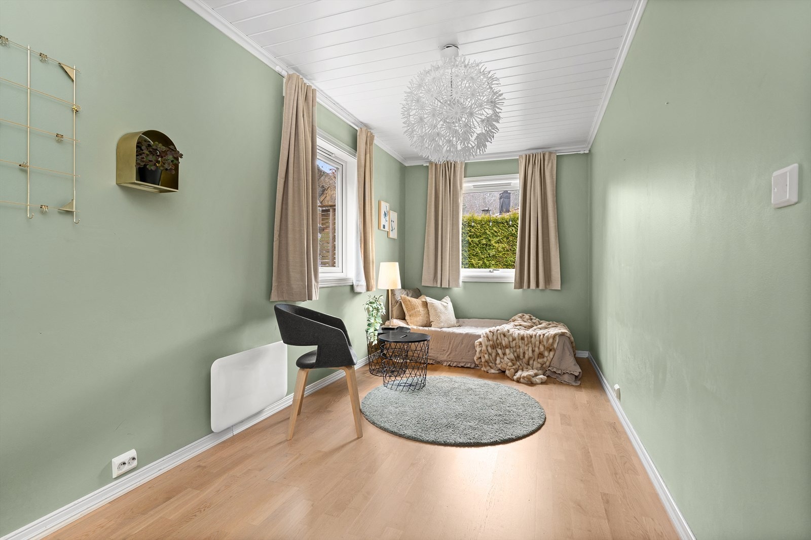 Soverom nr. 4 har plass til seng, nattbord og garderobeløsning om ønskelig. Galleribilde