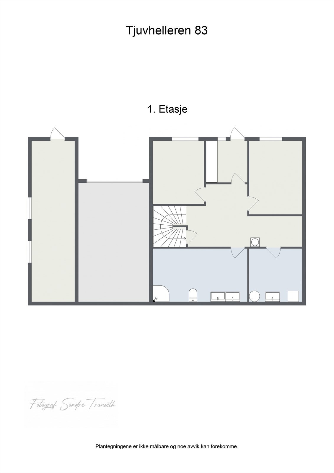Planløsning 1.etg.: entre/vindfang, mellomgang/hall, soverom 1, soverom 2, bad, vaskerom. Garasje og verksted. Galleribilde