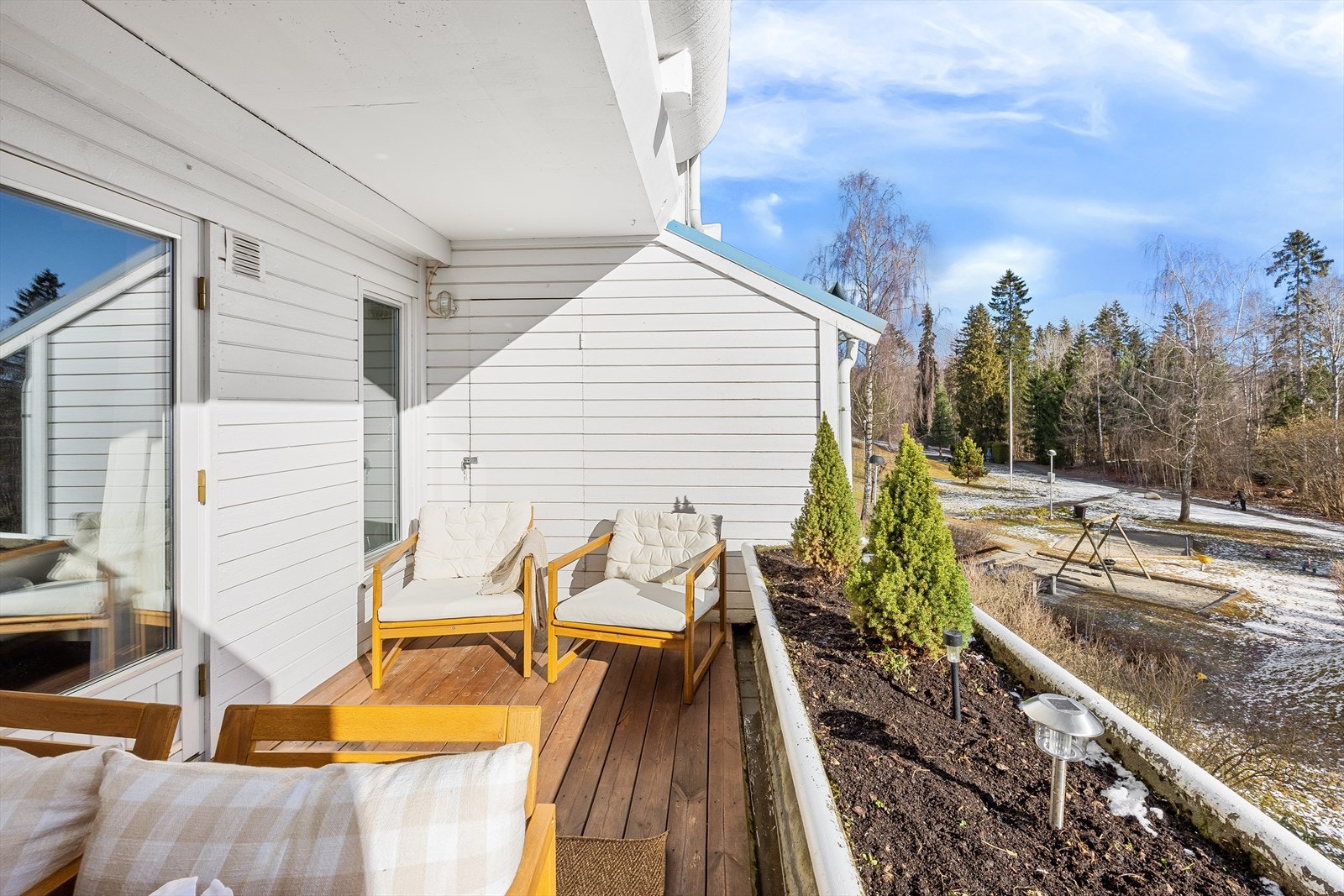 Leiligheten har en romslig, sydøstvendt terrasse. Galleribilde