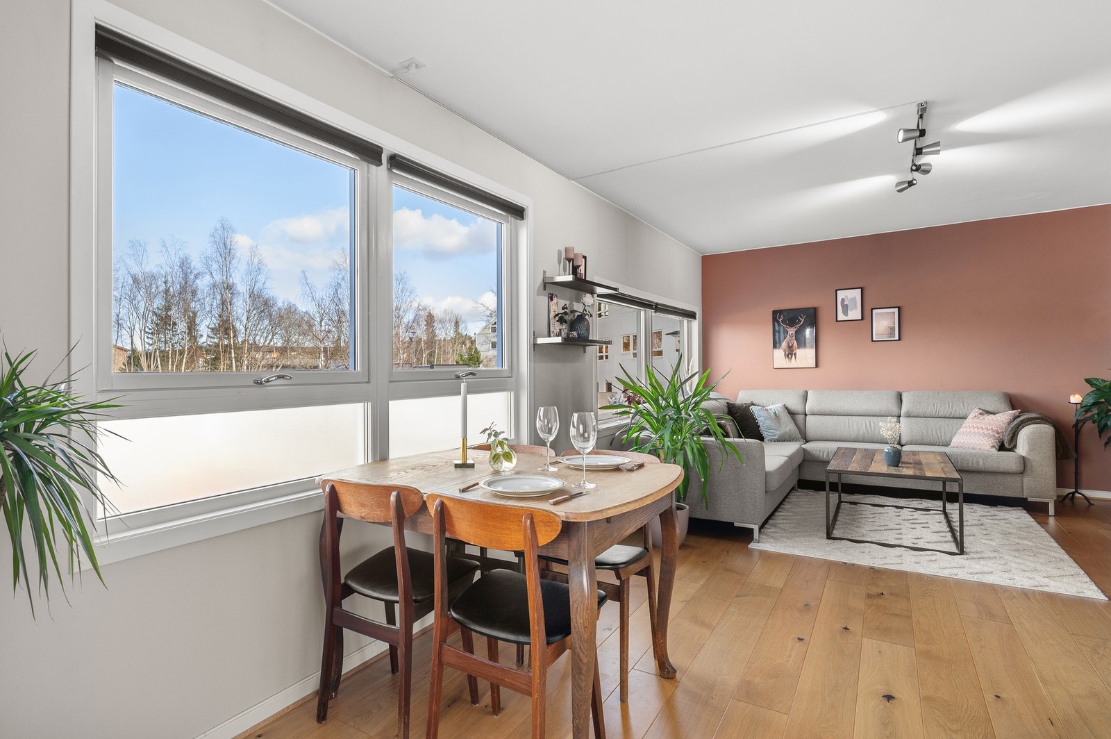 Leiligheten er malt i duse, moderne og tidsriktige farger. Galleribilde