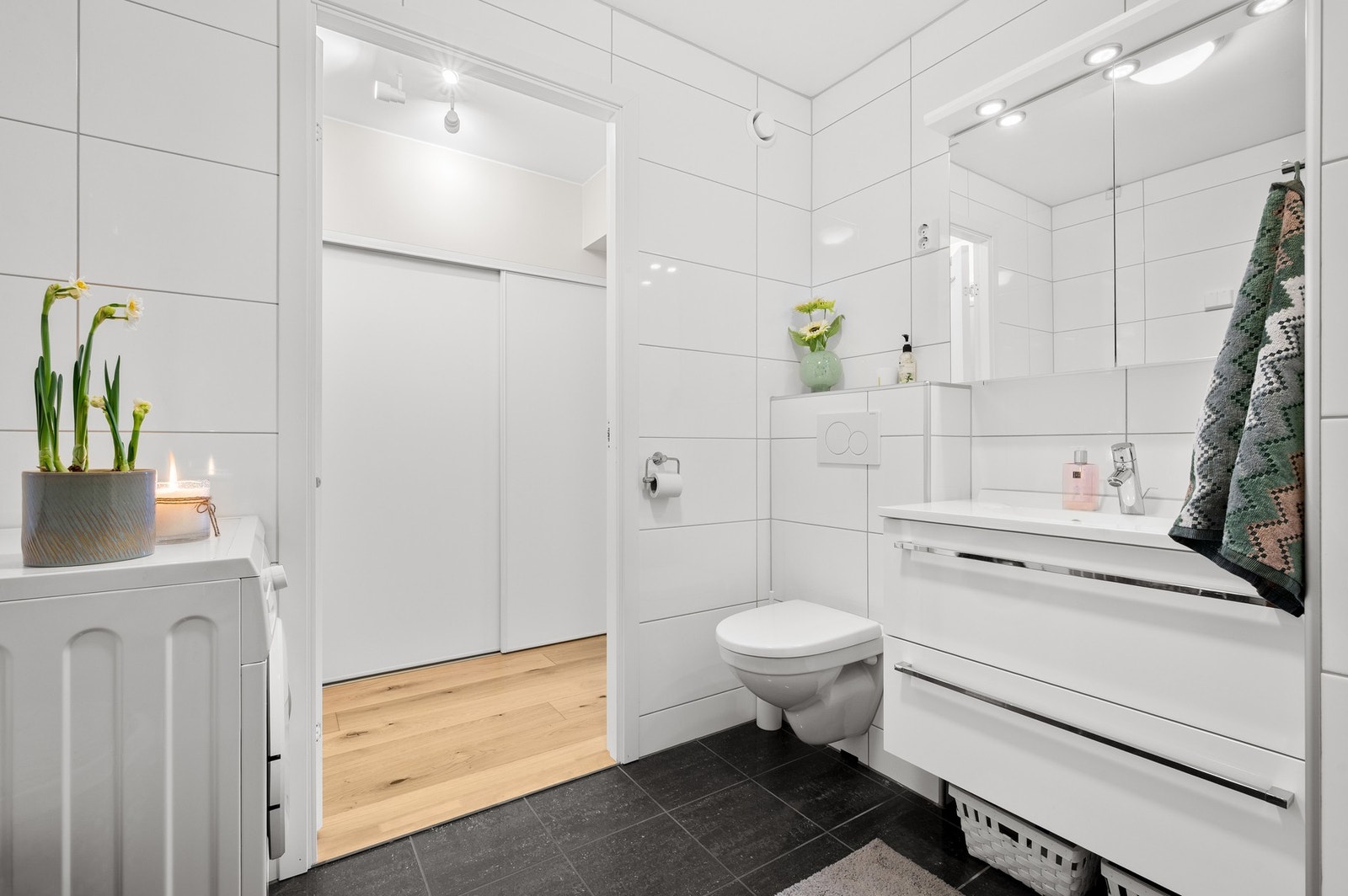 Badet holder en god standard som gjenspeiles i takstrapporten med TG1 fra takstmann. Galleribilde