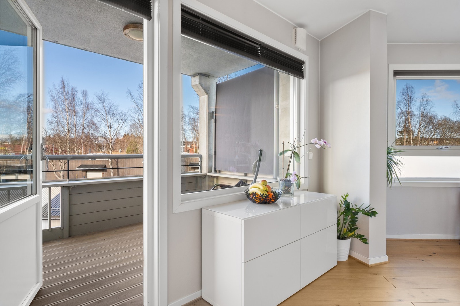Fra stuen har man utgang til den herlige balkongen. Galleribilde