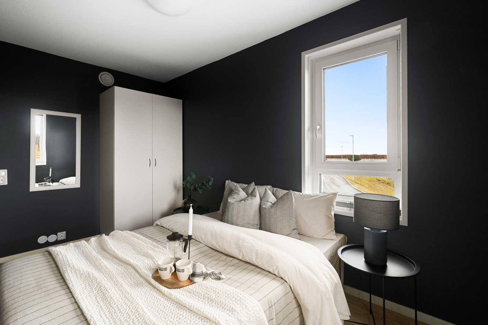 Hovedsoverom med plass til ønsket sengestørrelse. Galleribilde