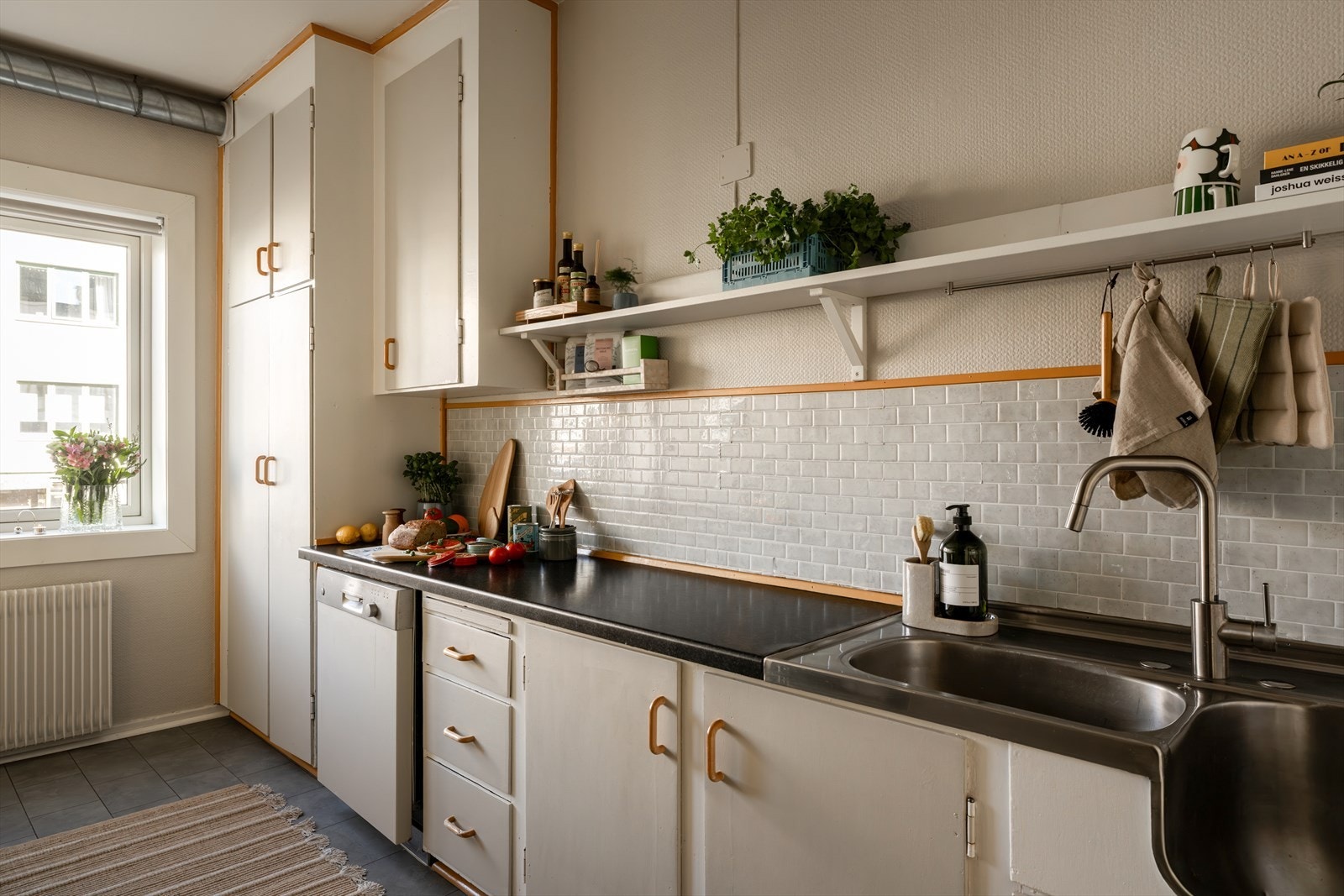 En lys og romslig 2(3)-roms hjørneleilighet beliggende i rolig gate på populære Sagene! Galleribilde