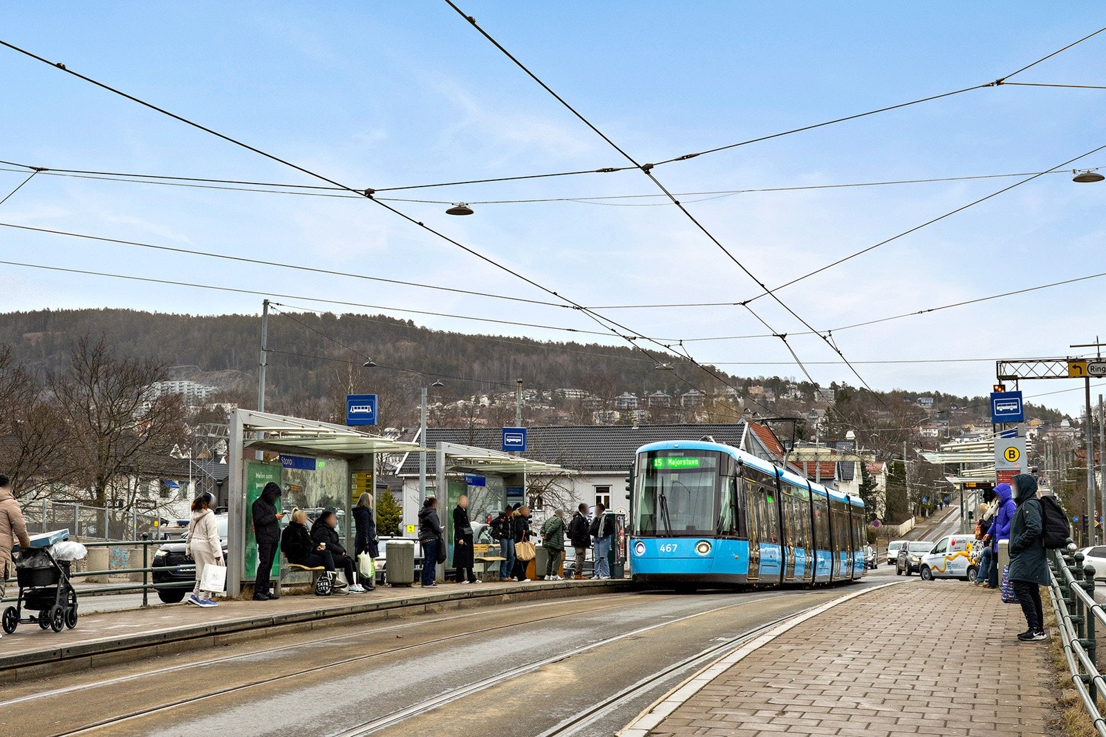 Kollektivtransport er lett tilgjengelig, med busser og t-bane like ved. Galleribilde